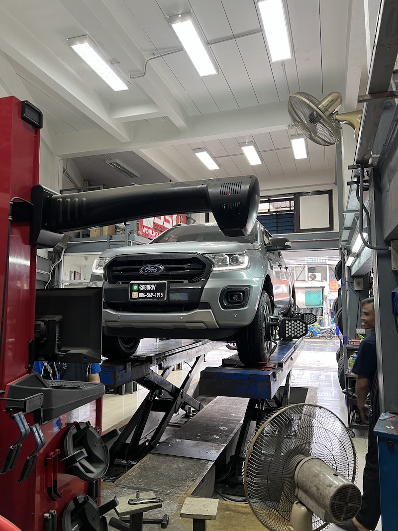 Ford Ranger 2012 จัดชุดอัปเกรด Performance ที่ลงตัวที่สุดให้แล้วครับ! อัปเกรดช่วงล่างและเบรกชุดใหญ่ เพื่อสมรรถนะสูงสุด! ✅ โช้คอัพ YSS E-SERIES + สปริง YSS Performance: * หนึบ นิ่ง ขับสบาย: โช้คอัพ Monotube พร้อมสปริง Performance ช่วย ลดอาการโคลงเคลง และซับแรงกระแทกได้ดีเยี่ยม * ทนทานคุ้มค่า: เหมาะสำหรับการใช้งานหนักในชีวิตประจำวันและเดินทางไกล ✅ ผ้าเบรก Nexzter PRO SPEC: * แรงเบรกสูง มั่นใจ: ผ้าเบรกเกรดสปอร์ตที่ให้แรงเบรกสูงกว่า OEM อย่างชัดเจน * ทนความร้อนสูง: รองรับอุณหภูมิได้ถึง 600°C ไม่กลัวเบรกเฟดเมื่อใช้งานหนักหรือขับเร็ว สิ่งที่จะได้รับหลังจากติดตั้ง: สมรรถนะที่ยอดเยี่ยม: ช่วงล่างและเบรกที่ทำงานสอดคล้องกันอย่างสมบูรณ์แบบ การควบคุมที่แม่นยำ: เข้าโค้งมั่นใจ ลดอาการโคลงเคลง แม้ขับด้วยความเร็วสูง จบครบในที่เดียว: ติดตั้ง Setup และตั้งศูนย์โดยทีมช่างผู้เชี่ยวชาญ เหมาะสำหรับใคร? เจ้าของ Ranger ที่ต้องการ Performance ที่ดีที่สุด ทั้งเรื่องการขับขี่และการหยุดรถ ผู้ที่ต้องการความมั่นใจในการขับขี่ที่เหนือกว่ามาตรฐานเดิม 👉 ยกระดับรถกระบะของคุณให้เหนือกว่าใคร! นัดหมายเข้ารับบริการได้เลยครับ 📌 สอบถามข้อมูลเพิ่มเติม หรือนัดหมายเข้ารับบริการ ☎️ : 08-6569-1915 ☎️ : 08-6544-5963 💬 Line id : @88rw 📍 Location : https://goo.gl/maps/HrNUAZXPN94KvxZ98 🌐 Facebook : https://www.facebook.com/88rwtire #Ford #Ranger #YSS #ESeries #Nexzter #PROSPEC #โช้คอัพ #ผ้าเบรก #ช่วงล่าง #ยางเจริญรุ่งเรือง #นนทบุรี #งามวงศ์วาน