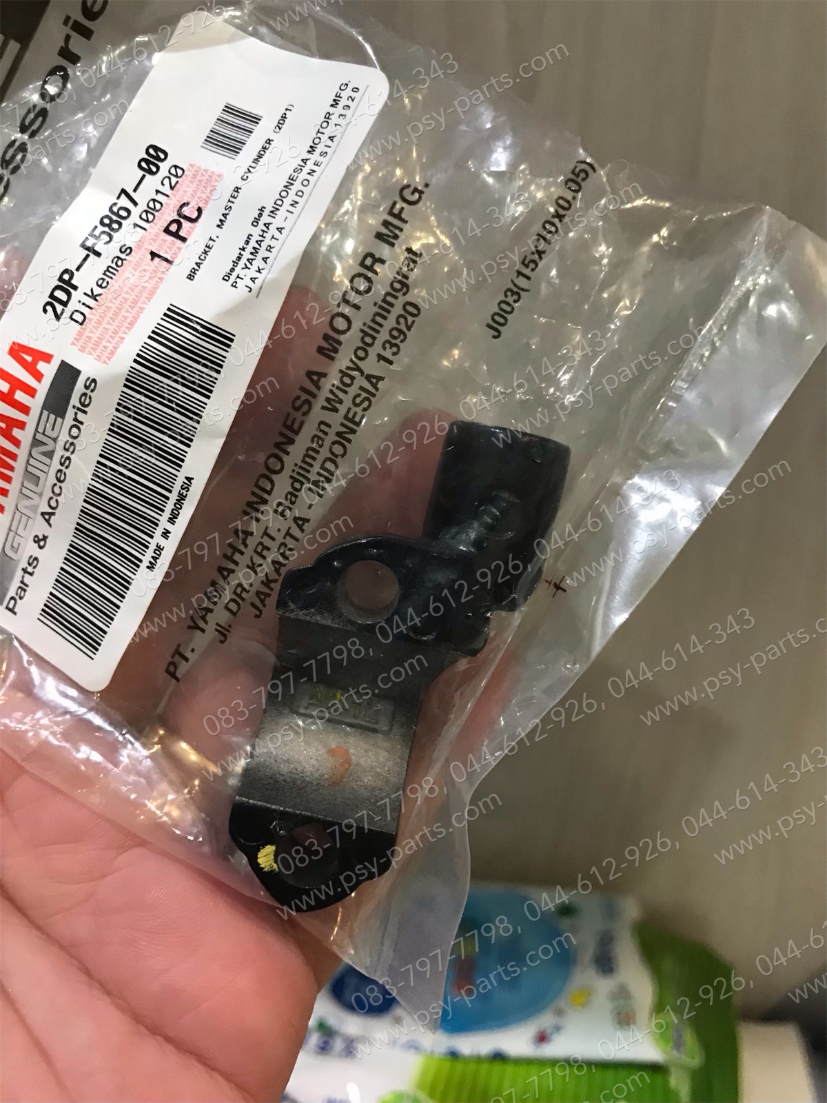 ขากระจก NMAX แท้ๆ ซ้าย-สีดำ 2DP-F5867-00