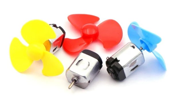 พัดลมใบอ่อน Plastic Propellers 3 Blades Propeller with 1.95 mm Hole for Toys Model