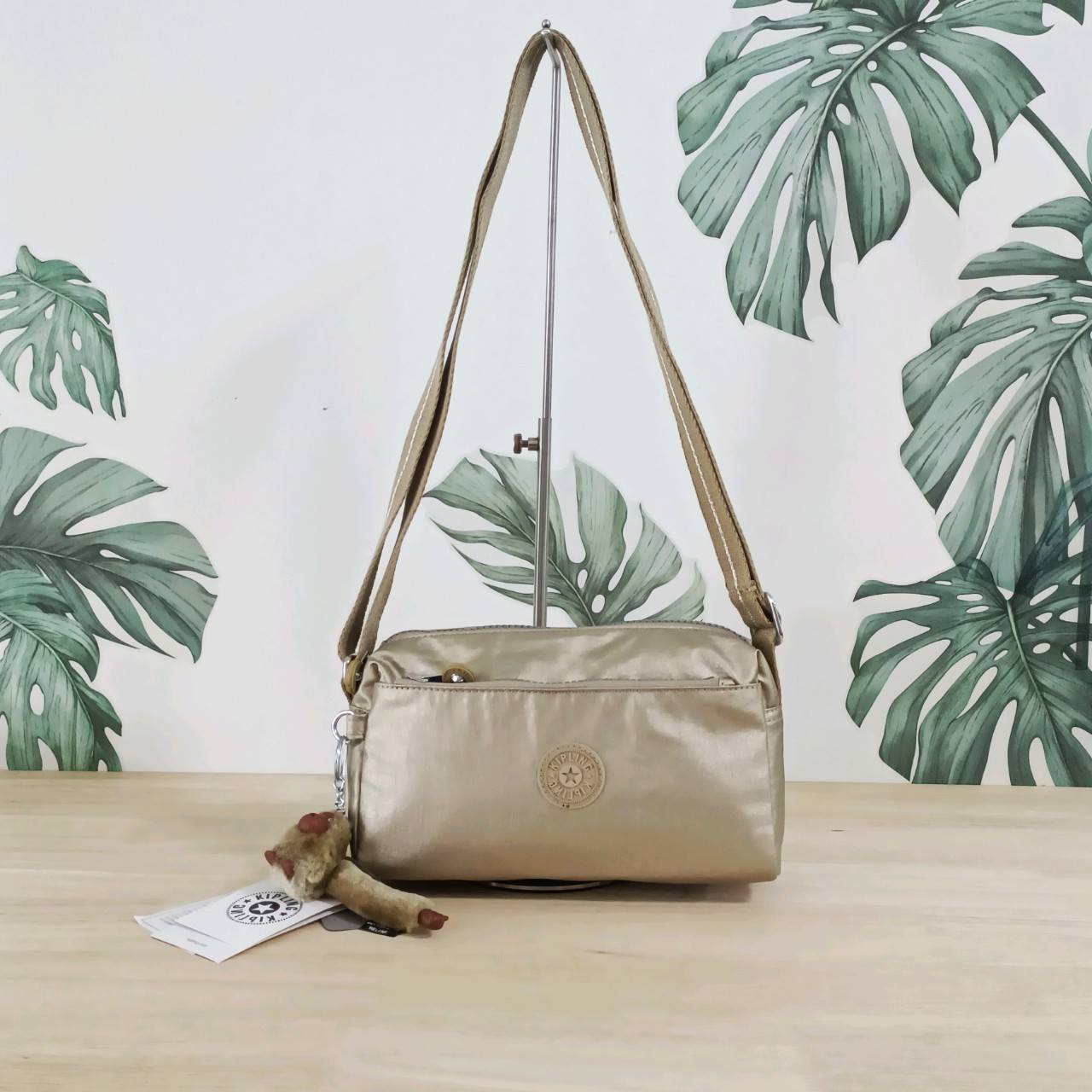 KIPLING คิปลิ้ง K16217 Seoul up sling bag คิปลิง กระเป๋าสะพายไหล่