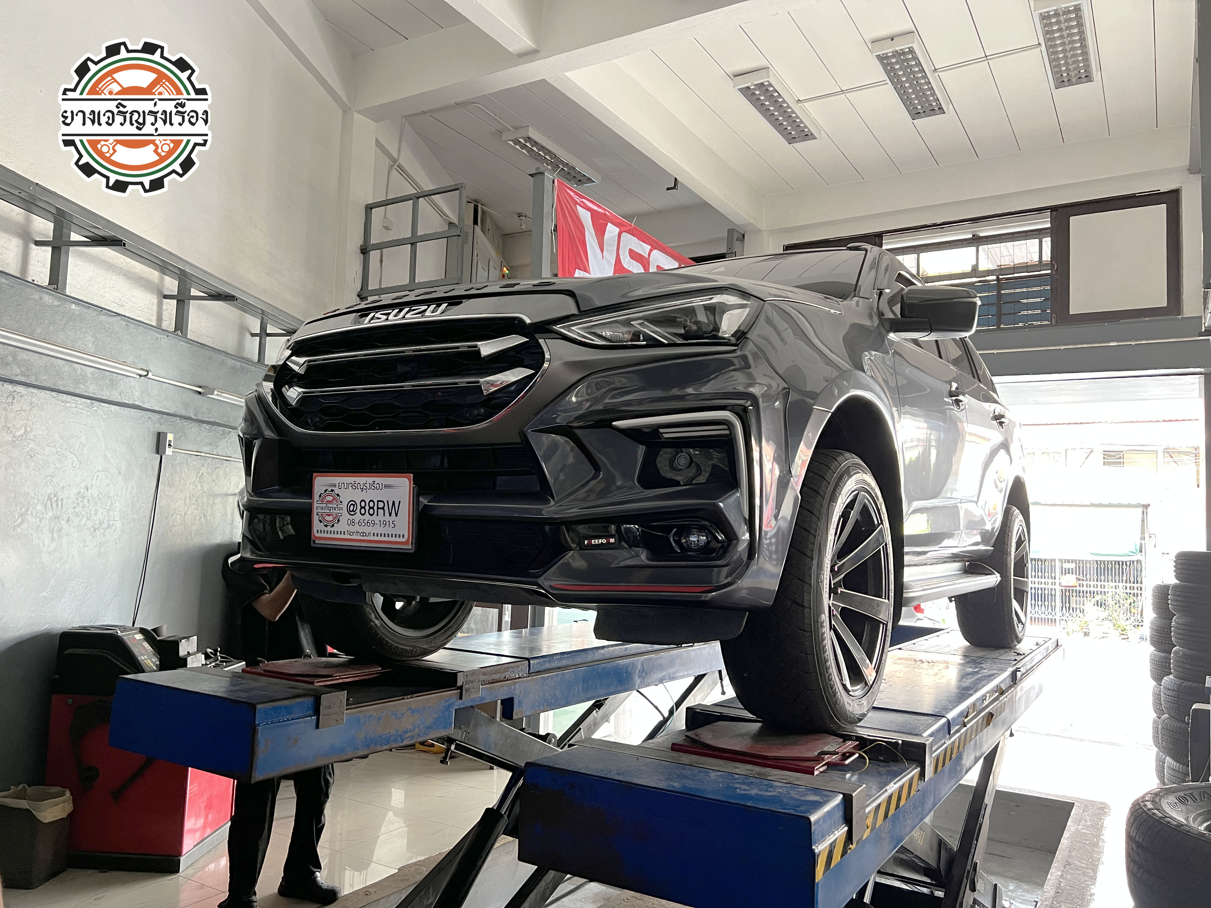 Isuzu Mux ช่วงล่างเดิมใช้งานไม่ไหว โคลงเคลง เข้ารับบริการอัพเกรดช่วงล่างด้วยโช๊คอัพ Yss dtg กระบอกเหลือง ตัวนุ่มหนึบ แก้ไขอาการย้วยส่ายแน่นๆ หนึบๆ เข้าโค้งเนียนๆ พร้อมบริการติดตั้ง ตั้งศูนย์แมชชิ่ง ครบครับ [+] Yss DTG ทั้งชุด หน้าหลัง 🔩พร้อมบริการติดตั้ง + Set up ให้เหมาะกับยาง 🔩 ขับสนุกด้วยบริการ ตั้งศูนย์ละเอียดให้เหมาะกับการใช้งานและลักษณะของช่วงล่าง 𝙊𝙪𝙧 𝙎𝙚𝙧𝙫𝙞𝙘𝙚 บริการทางร้าน เรารับทำอะไรบ้าง 🔧 ติดตั้งยางแบบไร้รอย 100% 🔧 บริการสลับยาง ตามอายุ 🔧 มียางรถยนต์ทุกยี่ห้อให้เลือกซื้อ 🔧 เช็คช่วงล่าง แก้ปัญหาให้ตรงจุด 🔧 บริการล้างลิ้นปีกผีเสื้อ 🔧 บริการเช็คระยะรถยนต์ 🔧 เปลี่ยนถ่ายของเหลวทั้งระบบ 🔧 ตั้งศูนย์ด้วยเครื่อง HUNTER นำเข้าจาก USA สอบถามข้อมูลเพิ่มเติม หรือนัดหมายเข้ารับบริการ Tel : 08-6569-1915 Tel : 08-6544-5963 Line id : @88rw Tiktok : https://www.tiktok.com/@88rwycrr Youtube : https://youtube.com/@88rw Facebook : https://www.facebook.com/otaninon Location : https://goo.gl/maps/HrNUAZXPN94KvxZ98?coh=178573&entry=tt #รถยนต์มีปัญหาไม่รู้ต้องแก้ตรงไหน ทางเรายินดี ตรวจหาปัญหาและหาวิธีแก้ บอกลูกค้าก่อนลงมือทำเสมอราคาเป็นธรรมไม่เอาเปรียบ สบายใจคุณลูกค้า ---------------------------------- ดูแลให้คำปรึกษาทุกปัญหาคาใจ ไม่ทิ้งลูกค้า มีบริการหลังการขาย 【ให้ผู้เชี่ยวชาญของเรา ดูแลรถคุณ】 ร้านยางเจริญรุ่งเรือง ยินดีต้อนรับครับ ---------------------------------- #โช๊คอัพรถยนต์ #monroe #yss #kayaba #profender #ร้านยางเจริญรุ่งเรือง #นนทบุรี #งามวงศ์วาน #amsfix #บริการช่วงล่างรถยนต์ #ซ่อมบำรุงช่วงล่าง #เซทอัพโช๊คอัพรถยนต์