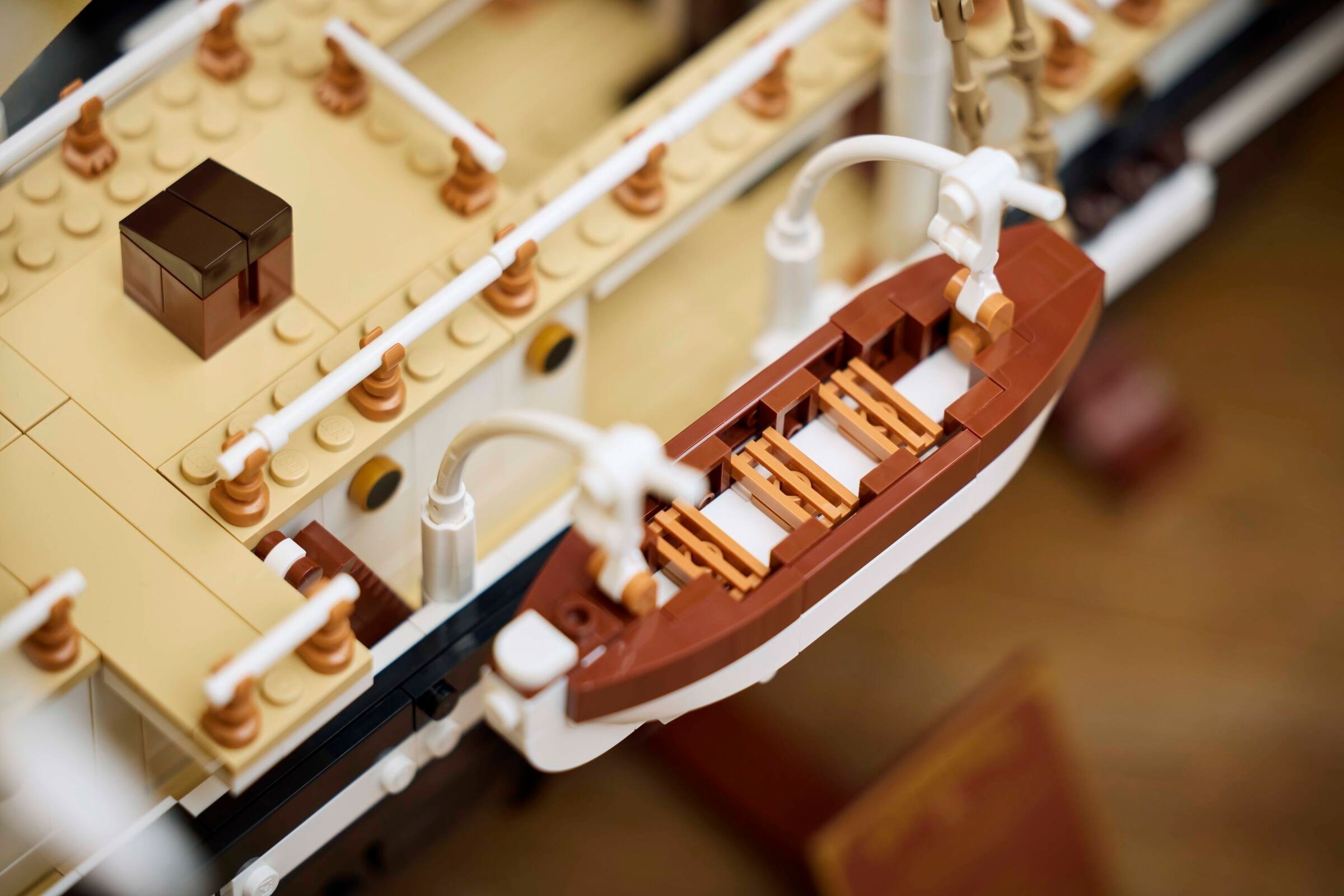 LEGO เลโก้ 10335 The Endurance