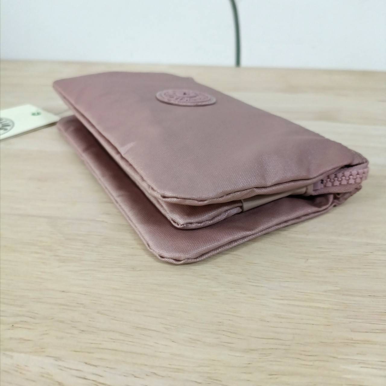 กระเป๋าคล้องมือ Kipling Creativity Large Pouch คิปลิ้ง