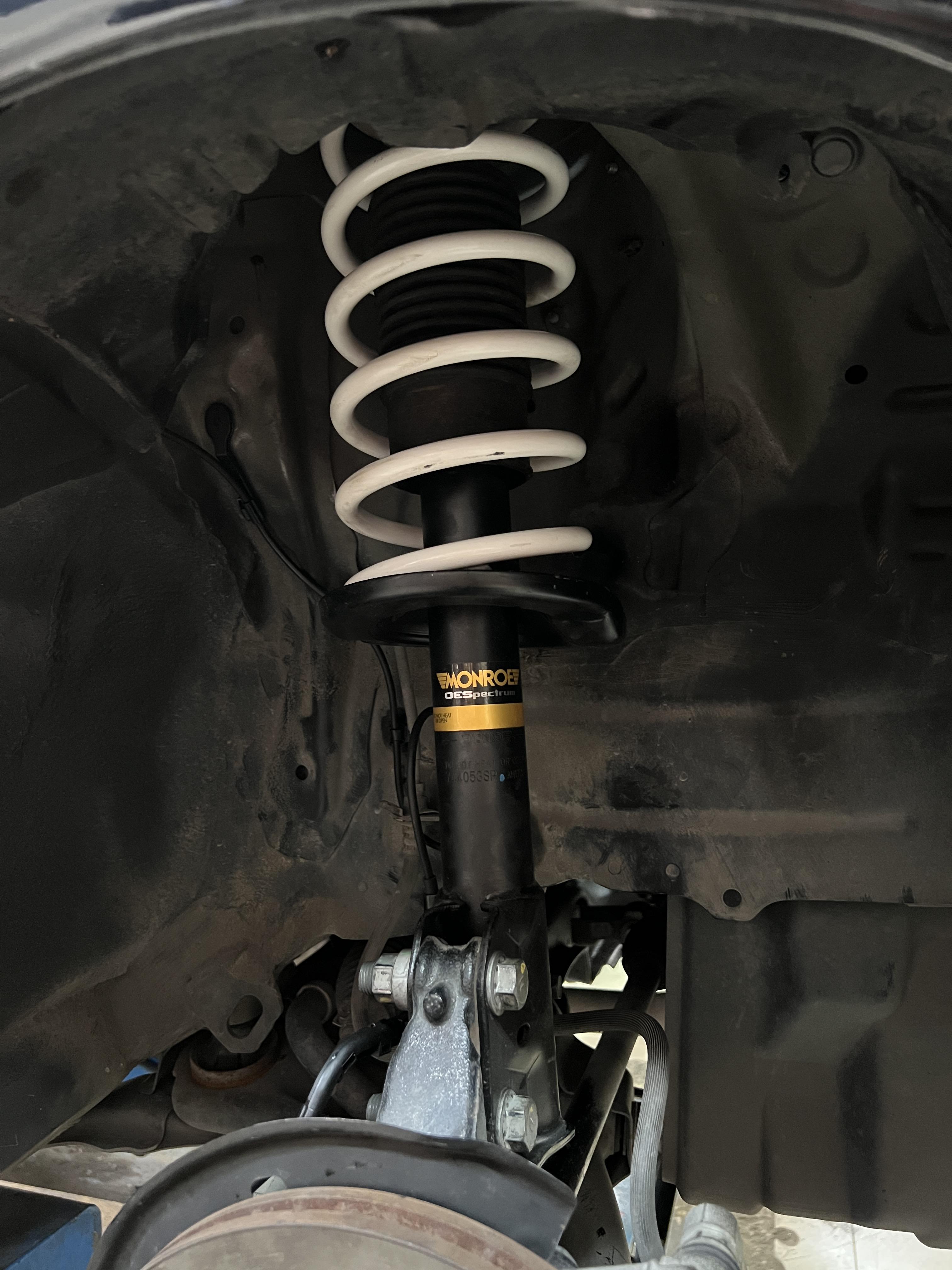 TOYOTA YARIS ATIV เข้ารับบริการเปลี่ยนโช้คอัพ พร้อมสปริงอัพเกรด และเปลี่ยนถ่ายน้ำมันเครื่อง [+] MONROE OE SPECTRUM พร้อมอะไหล่ในโช้คอัพ [+] AMSOIL OE 0W20 [+] YSS SPRING COMFORT สอบถามข้อมูลเพิ่มเติม หรือนัดหมาย โทร : 08-6569-1915 บุ๊ก Line id : @88rw Location : https://goo.gl/maps/HrNUAZXPN94KvxZ98? รถยนต์มีปัญหาไม่รู้ต้องแก้ตรงไหน ทางเรายินดี ตรวจหาปัญหาและหาวิธีแก้ บอกลูกค้าก่อนลงมือทำเสมอด้วยราคาเป็นธรรม เวลาบริการ วันจันทร์-วันอาทิตย์ 09:00 น. - 17.30 น. #monroe #YSSspring #toyotayaris #โช้คอัพ #ช่วงล่าง #โช๊ค #ยางรถยนต์