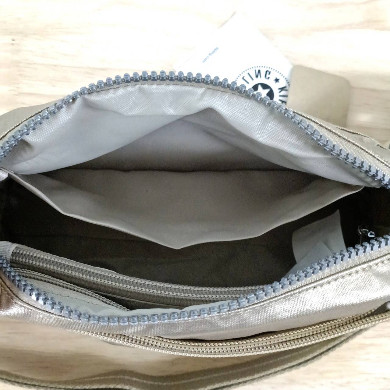 KIPLING คิปลิ้ง K16217 Seoul up sling bag คิปลิง กระเป๋าสะพายไหล่