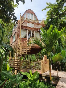 ตาข่ายกันตกราวบันได Stair railing protection net ตาข่ายเชือกมะนิลาเทียมถัก ใช้งานกลางแจ้ง ไม่มีรา ไม่ดำ พร้อมใช้งาน