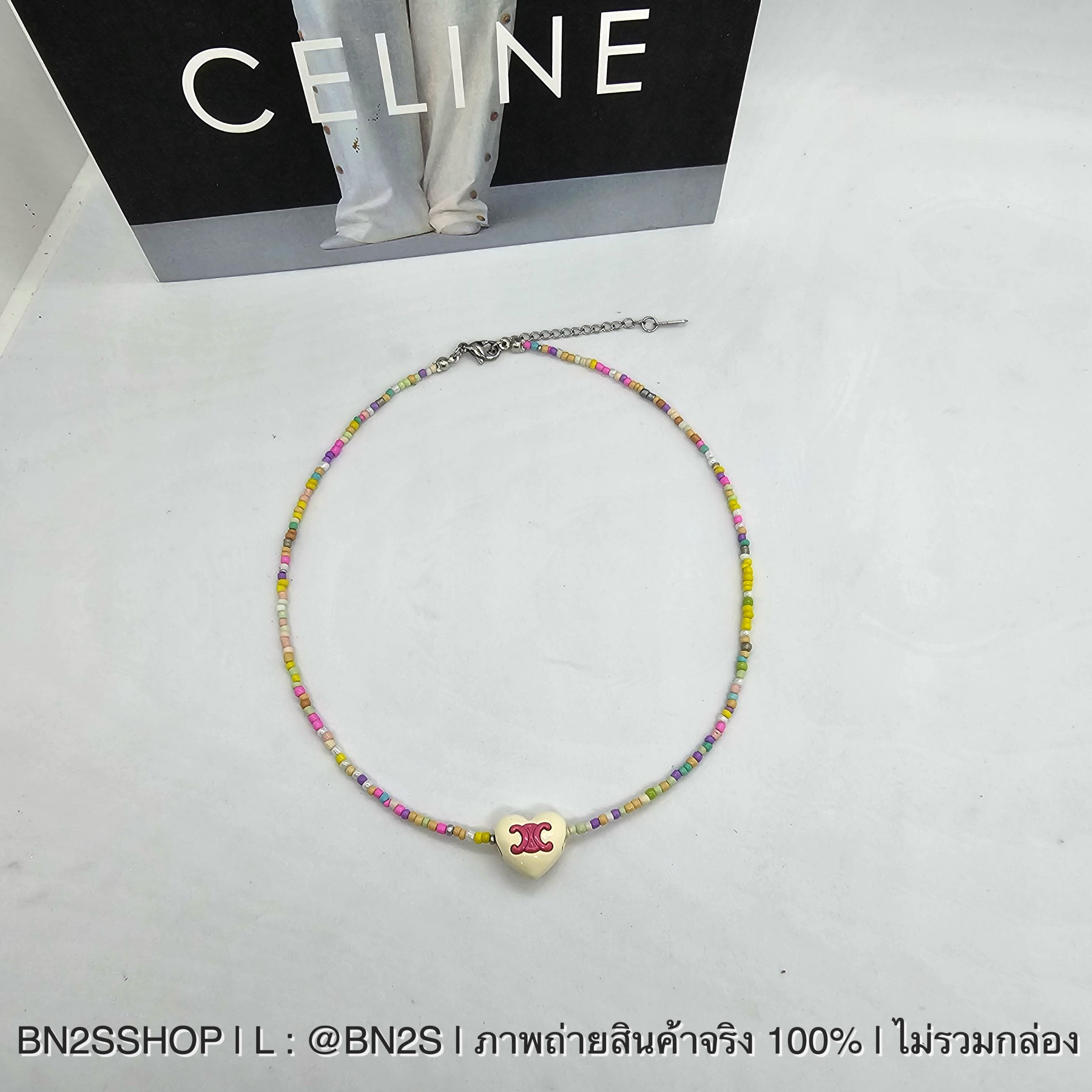 สีขาว | สร้อยคอแฟชั่นลูกปัด Celine ใส่ไปเทียวทะเล ลูกปัดร้อยหลกสี จี้ห้อยรูปหัวใจ ติดโลโก้ Triomphe