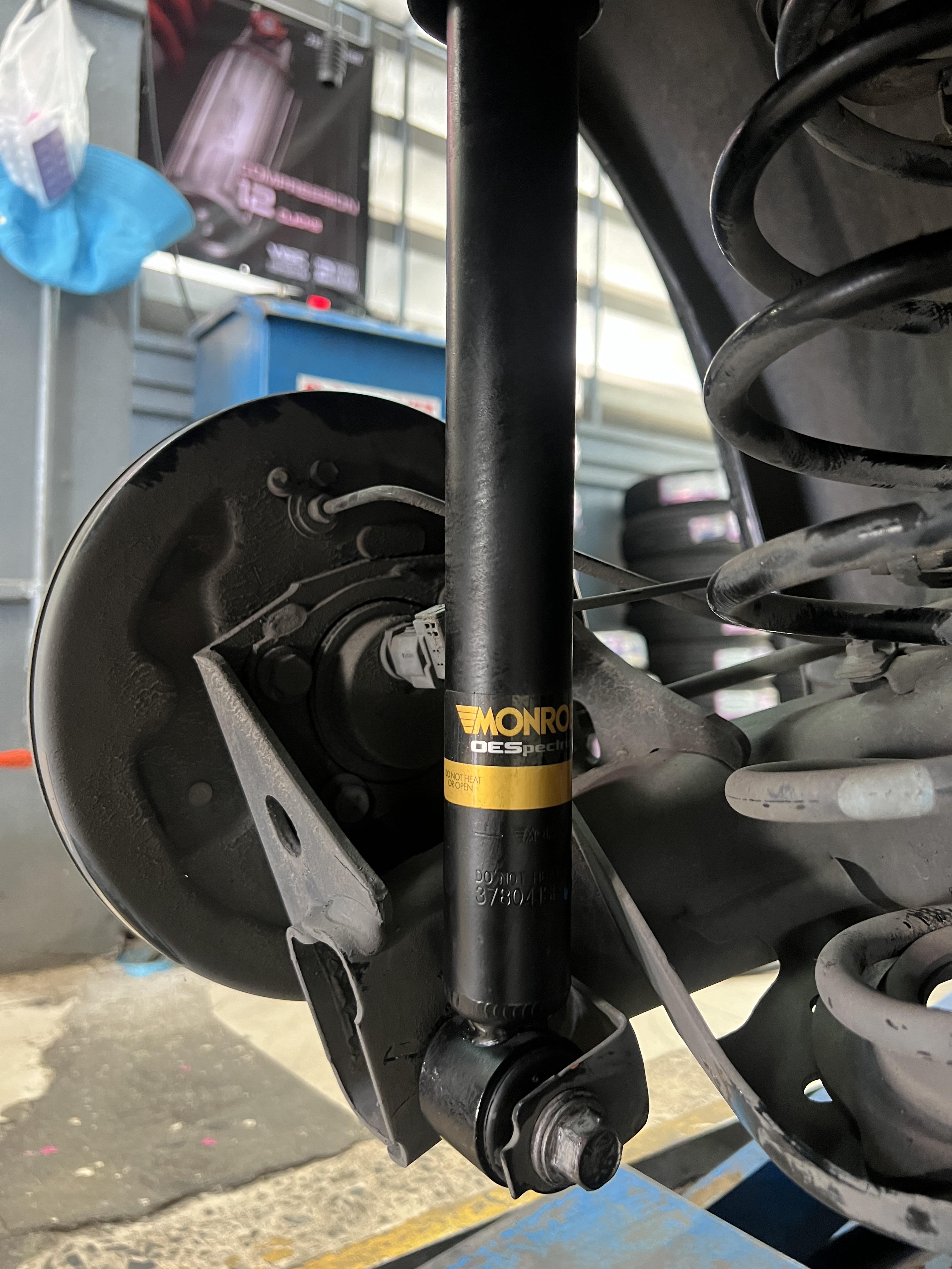 TOYOTA YARIS ATIV เข้ารับบริการเปลี่ยนโช้คอัพ พร้อมสปริงอัพเกรด และเปลี่ยนถ่ายน้ำมันเครื่อง [+] MONROE OE SPECTRUM พร้อมอะไหล่ในโช้คอัพ [+] AMSOIL OE 0W20 [+] YSS SPRING COMFORT สอบถามข้อมูลเพิ่มเติม หรือนัดหมาย โทร : 08-6569-1915 บุ๊ก Line id : @88rw Location : https://goo.gl/maps/HrNUAZXPN94KvxZ98? รถยนต์มีปัญหาไม่รู้ต้องแก้ตรงไหน ทางเรายินดี ตรวจหาปัญหาและหาวิธีแก้ บอกลูกค้าก่อนลงมือทำเสมอด้วยราคาเป็นธรรม เวลาบริการ วันจันทร์-วันอาทิตย์ 09:00 น. - 17.30 น. #monroe #YSSspring #toyotayaris #โช้คอัพ #ช่วงล่าง #โช๊ค #ยางรถยนต์