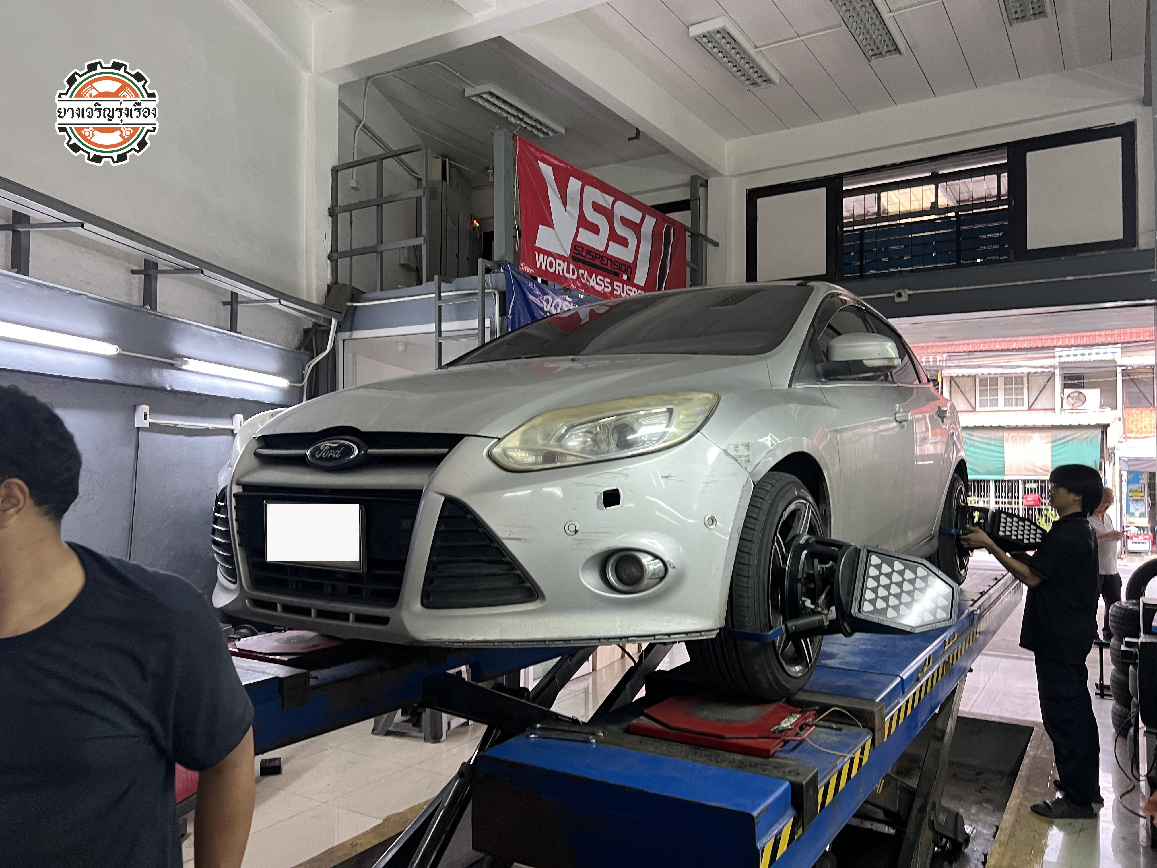 FORD FOCUS ต้องการเปลี่ยนโช๊คอัพชุดใหม่เลือกใช้งานโช๊คอัพ Monroe oe spectrum นุ่มหนึบ พร้อมบริการติดตั้ง set up ตั้งศูนย์แมชชิ่ง ครบจบที่เดียว [+] ALLIANCE BY YOKOHAMA 215/45R17 𝙊𝙪𝙧 𝙎𝙚𝙧𝙫𝙞𝙘𝙚 บริการทางร้านเรารับทำอะไรบ้าง 🔧 ติดตั้งยางแบบไร้รอย 100% 🔧 บริการสลับยาง ตามอายุ 🔧 มียางรถยนต์ทุกยี่ห้อให้เลือกซื้อ 🔧 เช็คช่วงล่าง แก้ปัญหาให้ตรงจุด 🔧 บริการล้างลิ้นปีกผีเสื้อ 🔧 บริการเช็คระยะรถยนต์ 🔧 เปลี่ยนถ่ายของเหลวทั้งระบบ 🔧 ตั้งศูนย์ด้วยเครื่อง HUNTER นำเข้าจาก USA สอบถามข้อมูลเพิ่มเติม หรือนัดหมายเข้ารับบริการ Tel : 08-6569-1915 Tel : 08-6544-5963 Line id : @88rw Tiktok : https://www.tiktok.com/@88rwycrr Youtube : https://youtube.com/@88rw Facebook : https://www.facebook.com/88rwtire Location : https://goo.gl/maps/HrNUAZXPN94KvxZ98?coh=178573&entry=tt #รถยนต์มีปัญหาไม่รู้ต้องแก้ตรงไหน ทางเรายินดี ตรวจหาปัญหาและหาวิธีแก้ บอกลูกค้าก่อนลงมือทำเสมอราคาเป็นธรรมไม่เอาเปรียบ สบายใจคุณลูกค้า ---------------------------------- ดูแลให้คำปรึกษาทุกปัญหาคาใจ ไม่ทิ้งลูกค้า มีบริการหลังการขาย 【ให้ผู้เชี่ยวชาญของเรา ดูแลรถคุณ】 ร้านยางเจริญรุ่งเรือง ยินดีต้อนรับครับ ---------------------------------- #โช๊คอัพรถยนต์ #monroe #yss #kayaba #profender #ร้านยางเจริญรุ่งเรือง #นนทบุรี #งามวงศ์วาน #amsfix #บริการช่วงล่างรถยนต์ #ซ่อมบำรุงช่วงล่าง #เซทอัพโช๊คอัพรถยนต์