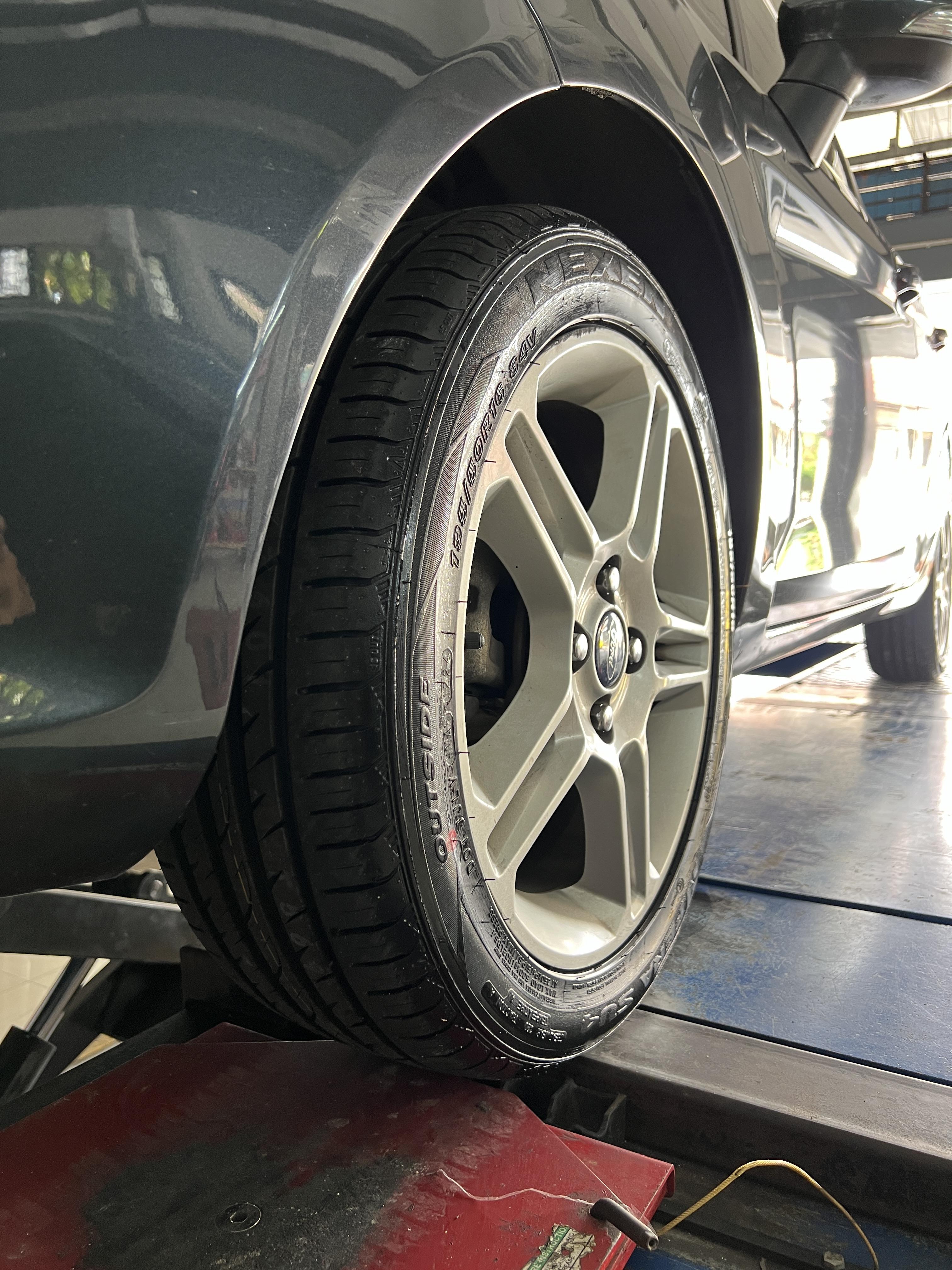 Ford fiesta เข้ารับบริการเปลี่ยนยางรถยนต์ เน้นใช้งาน [+] NEXEN SU4 195/50R16 *เฉาพาะ NEXEN ประกันยาง 1 ปี หรือ 25,000 กม. บาด บวม เบียด แตก ระเบิด เปลี่ยนเส้นใหม่ ครับ *เพื่อความสะดวกในการรับบริการ นัดหมายเวลาก่อนเข้ารับบริการทุกครั้งครับ 𝙊𝙪𝙧 𝙎𝙚𝙧𝙫𝙞𝙘𝙚 บริการทางร้านเรารับทำอะไรบ้าง 🔧 มียางรถยนต์ทุกยี่ห้อให้เลือกซื้อ 🔧 โช้คอัพ สปริง 🔧 เช็คช่วงล่าง แก้ปัญหาให้ตรงจุด 🔧 ติดตั้งยางแบบไร้รอย 100% 🔧 บริการสลับยาง ตามอายุ 🔧 บริการล้างลิ้นปีกผีเสื้อ 🔧 บริการเช็คระยะรถยนต์ 🔧 เปลี่ยนถ่ายของเหลวทั้งระบบ 🔧 ตั้งศูนย์ด้วยเครื่อง HUNTER นำเข้าจาก USA สอบถามข้อมูลเพิ่มเติม หรือนัดหมายเข้ารับบริการ ☎️ : 08-6569-1915 ☎️ : 08-6544-5963 Line id : @88rw Tiktok : https://www.tiktok.com/@88rwycrr Youtube : https://youtube.com/@88rw Facebook : https://www.facebook.com/88rwtire Location : https://goo.gl/maps/HrNUAZXPN94KvxZ98?coh=178573&entry=tt #รถยนต์มีปัญหาไม่รู้ต้องแก้ตรงไหน ทางเรายินดี ตรวจหาปัญหาและหาวิธีแก้ บอกลูกค้าก่อนลงมือทำเสมอราคาเป็นธรรมไม่เอาเปรียบ สบายใจคุณลูกค้า ร้านยางเจริญรุ่งเรือง ยินดีต้อนรับครับ
