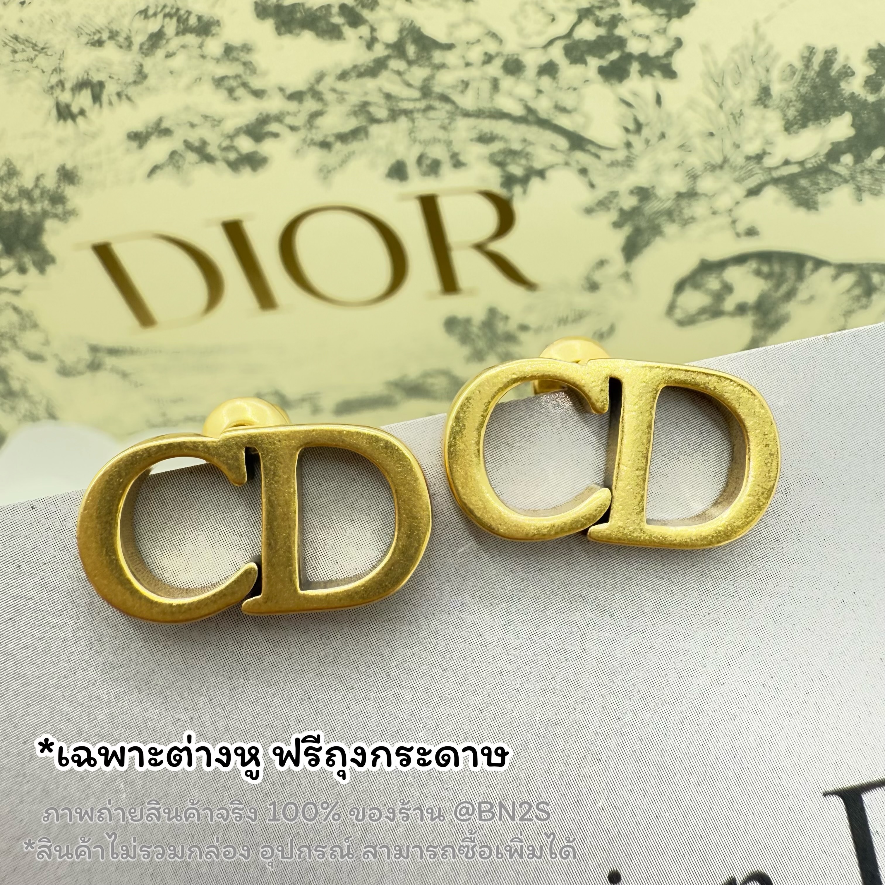 (ออริ) CD STUD EARRINGS ต่างหูสตั๊ดดิออ จี้ ซี ดี รูปตัวอักษร อะไหล่สีทอง ปัดเงาดำ ปั๊มแบรนด์ งานสวยพร้อมจัดส่ง ฟรีถุงกระดาษ ซองซิปล็อค