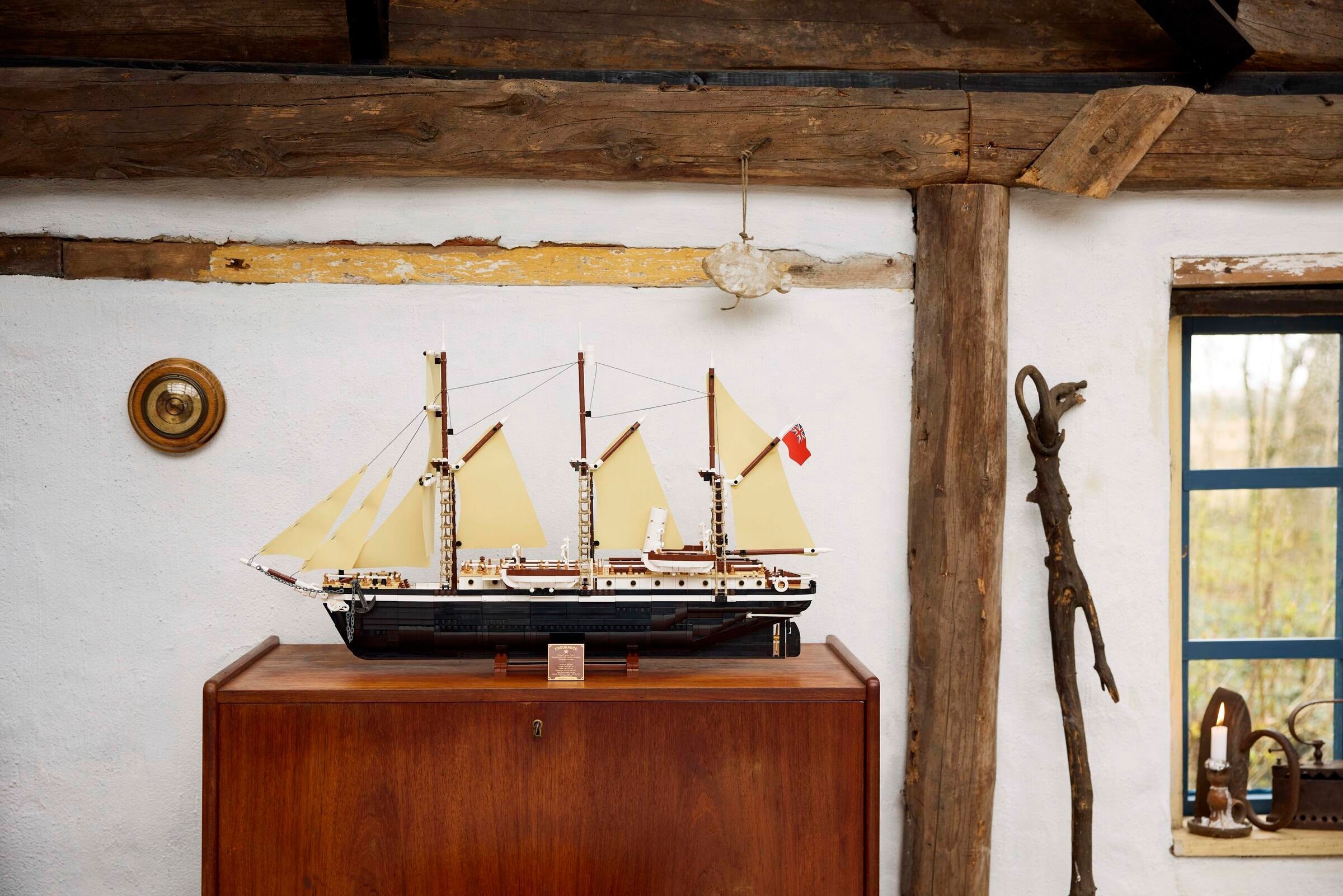 LEGO เลโก้ 10335 The Endurance