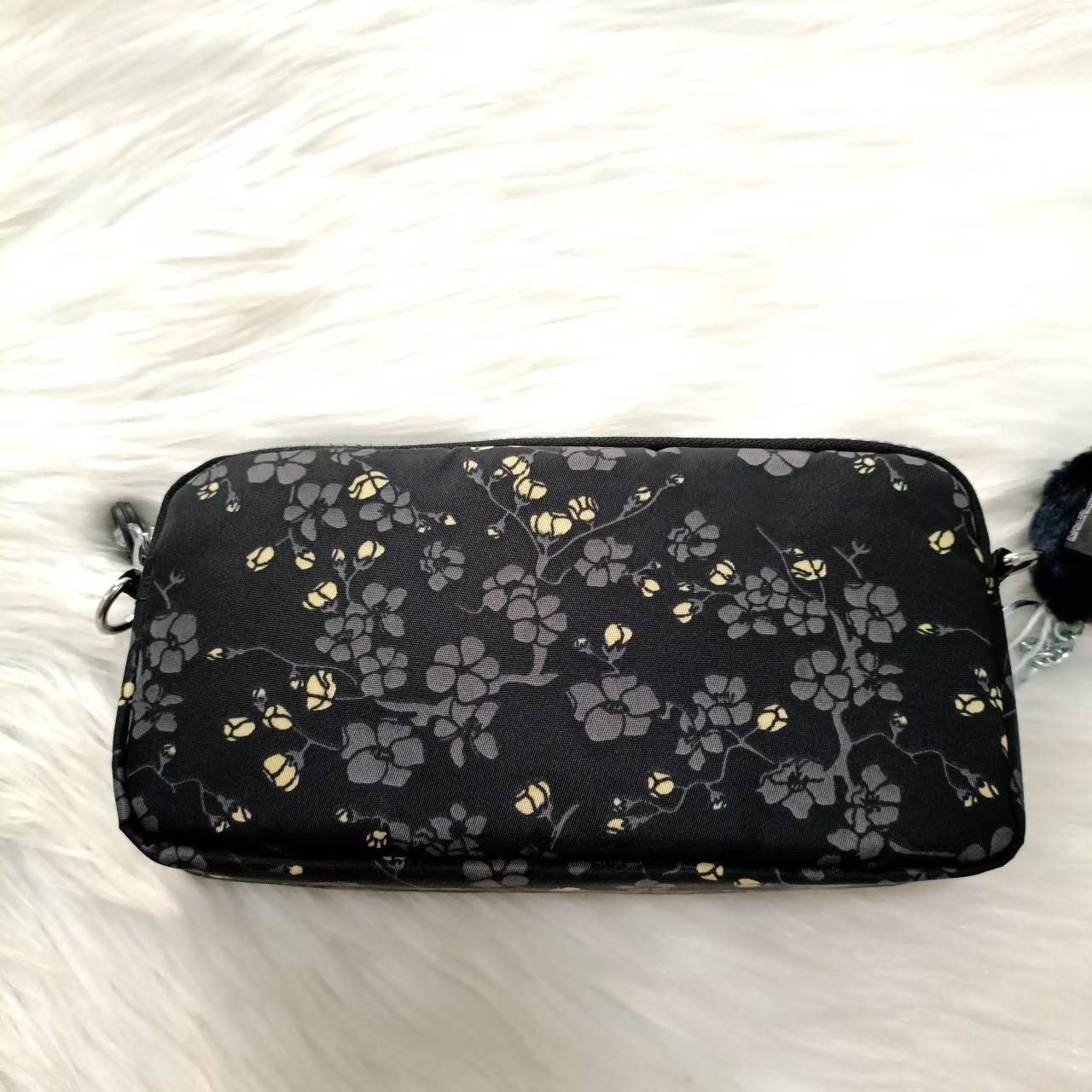 KIPLING กระเป๋าสตางค์ซิปรอบ ใบยาว Seoul up clutch & sling bag