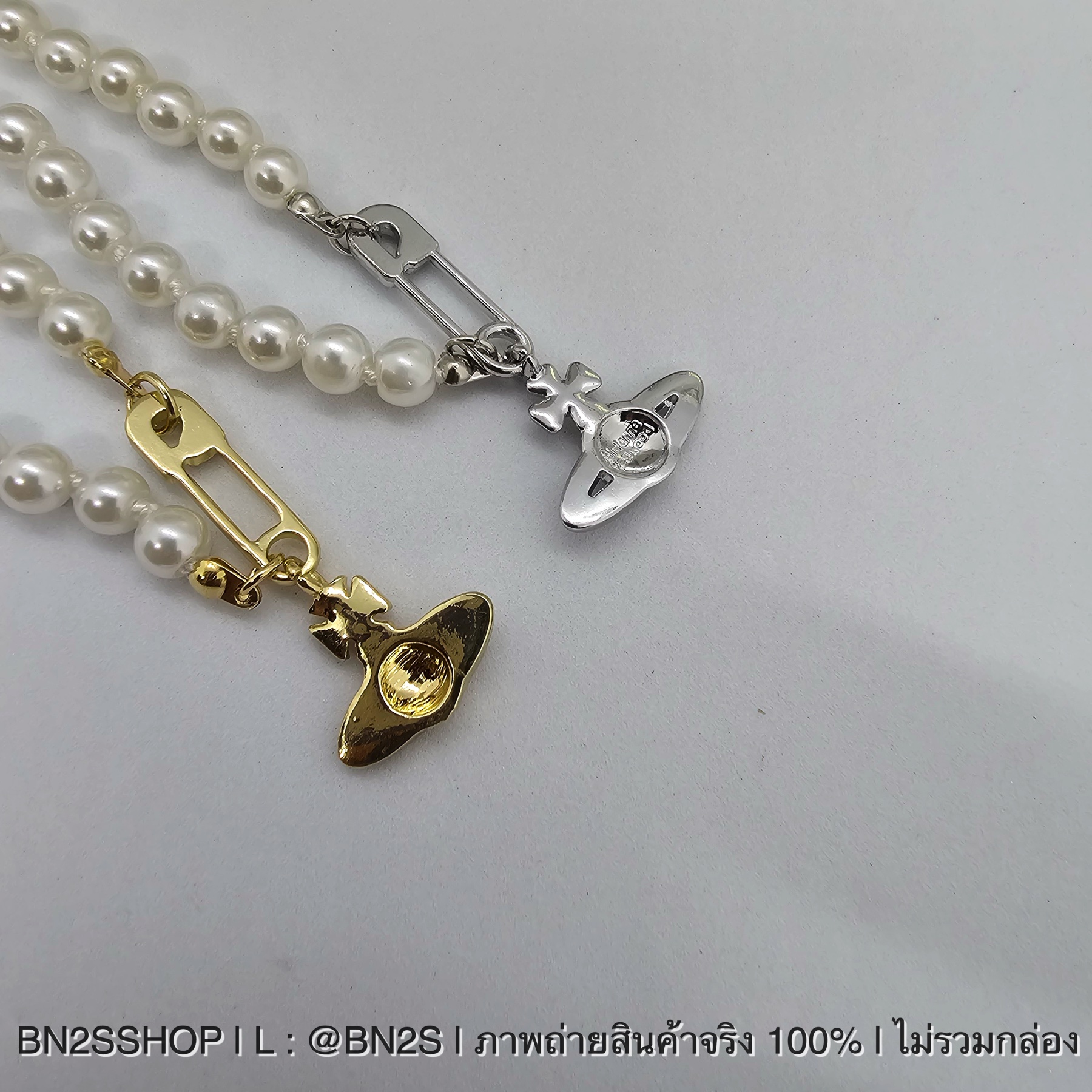 สีเงิน | Vivienne Westwood Lucrece Pearl Necklace สร้อยคอไข่มุก จี้ดาวเสาร์เข็มกลัด