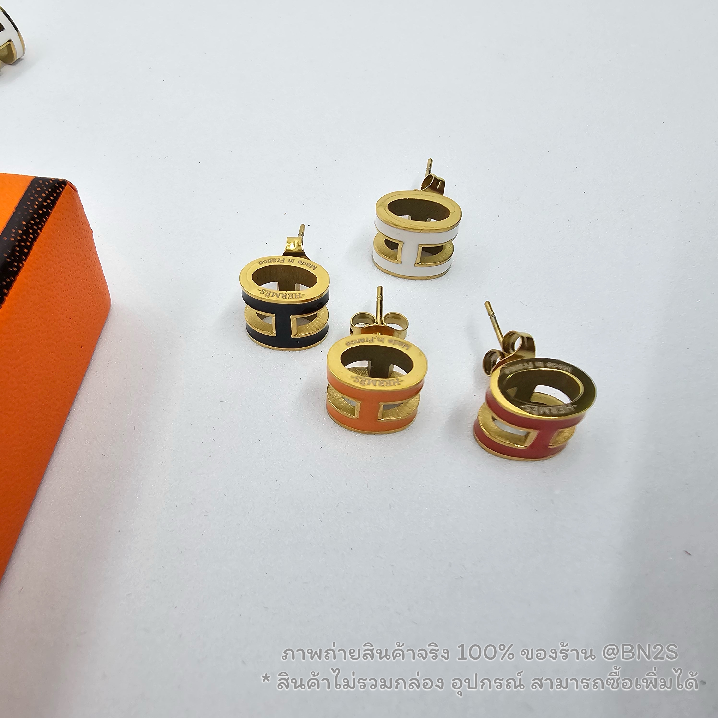 สีส้ม | Hermes POP H EARRINGS ต่างหูรูปตัวอักษร H รุ่น ป๊อป งานปั๊มโลโก้ งานสวย มีให้เลือก 4 สี ดำ ส้ม ขาว แดง พร้อมส่งในไทย ไม่รวมกล่อง อุปกรณ์