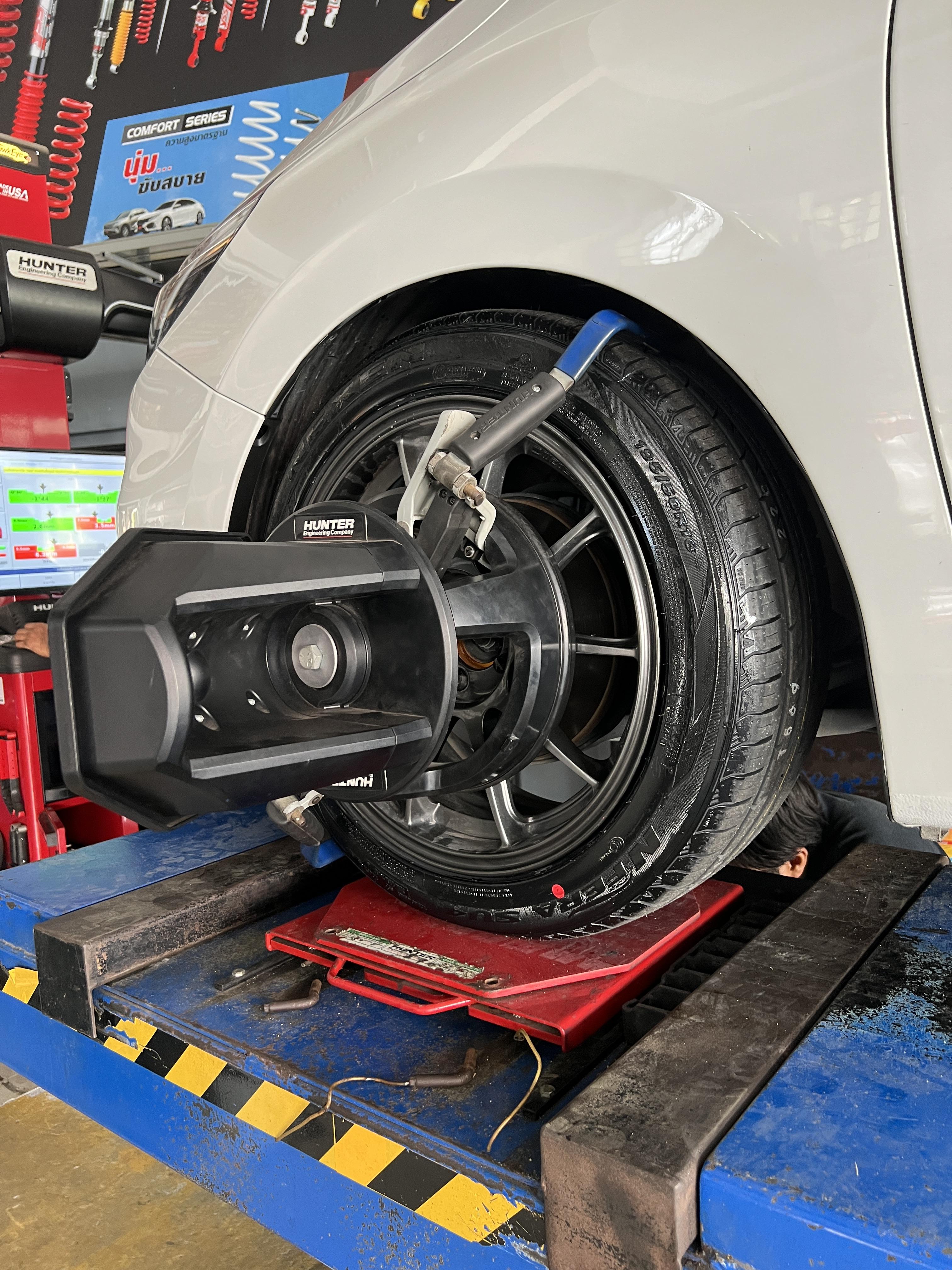 HONDA CITY TURBO เข้ารับบริการเปลี่ยนยางรถยนต์ [+] 𝗡𝗘𝗫𝗘𝗡 𝗡'𝗙𝗘𝗥𝗔 𝗦𝗨4 195/50R16 *เฉาพาะ NEXEN ประกันยาง 1 ปี หรือ 25,000 กม. บาด บวม เบียด แตก ระเบิด เปลี่ยนเส้นใหม่ ครับ *เพื่อความสะดวกในการรับบริการ นัดหมายเวลาก่อนเข้ารับบริการทุกครั้งครับ 𝙊𝙪𝙧 𝙎𝙚𝙧𝙫𝙞𝙘𝙚 บริการทางร้านเรารับทำอะไรบ้าง 🔧 มียางรถยนต์ทุกยี่ห้อให้เลือกซื้อ 🔧 โช้คอัพ สปริง 🔧 เช็คช่วงล่าง แก้ปัญหาให้ตรงจุด 🔧 ติดตั้งยางแบบไร้รอย 100% 🔧 บริการสลับยาง ตามอายุ 🔧 บริการล้างลิ้นปีกผีเสื้อ 🔧 บริการเช็คระยะรถยนต์ 🔧 เปลี่ยนถ่ายของเหลวทั้งระบบ 🔧 ตั้งศูนย์ด้วยเครื่อง HUNTER นำเข้าจาก USA สอบถามข้อมูลเพิ่มเติม หรือนัดหมายเข้ารับบริการ ☎️ : 08-6569-1915 ☎️ : 08-6544-5963 Line id : @88rw Tiktok : https://www.tiktok.com/@88rwycrr Youtube : https://youtube.com/@88rw Facebook : https://www.facebook.com/88rwtire Location : https://goo.gl/maps/HrNUAZXPN94KvxZ98?coh=178573&entry=tt #รถยนต์มีปัญหาไม่รู้ต้องแก้ตรงไหน ทางเรายินดี ตรวจหาปัญหาและหาวิธีแก้ บอกลูกค้าก่อนลงมือทำเสมอราคาเป็นธรรมไม่เอาเปรียบ สบายใจคุณลูกค้า ร้านยางเจริญรุ่งเรือง ยินดีต้อนรับครับ