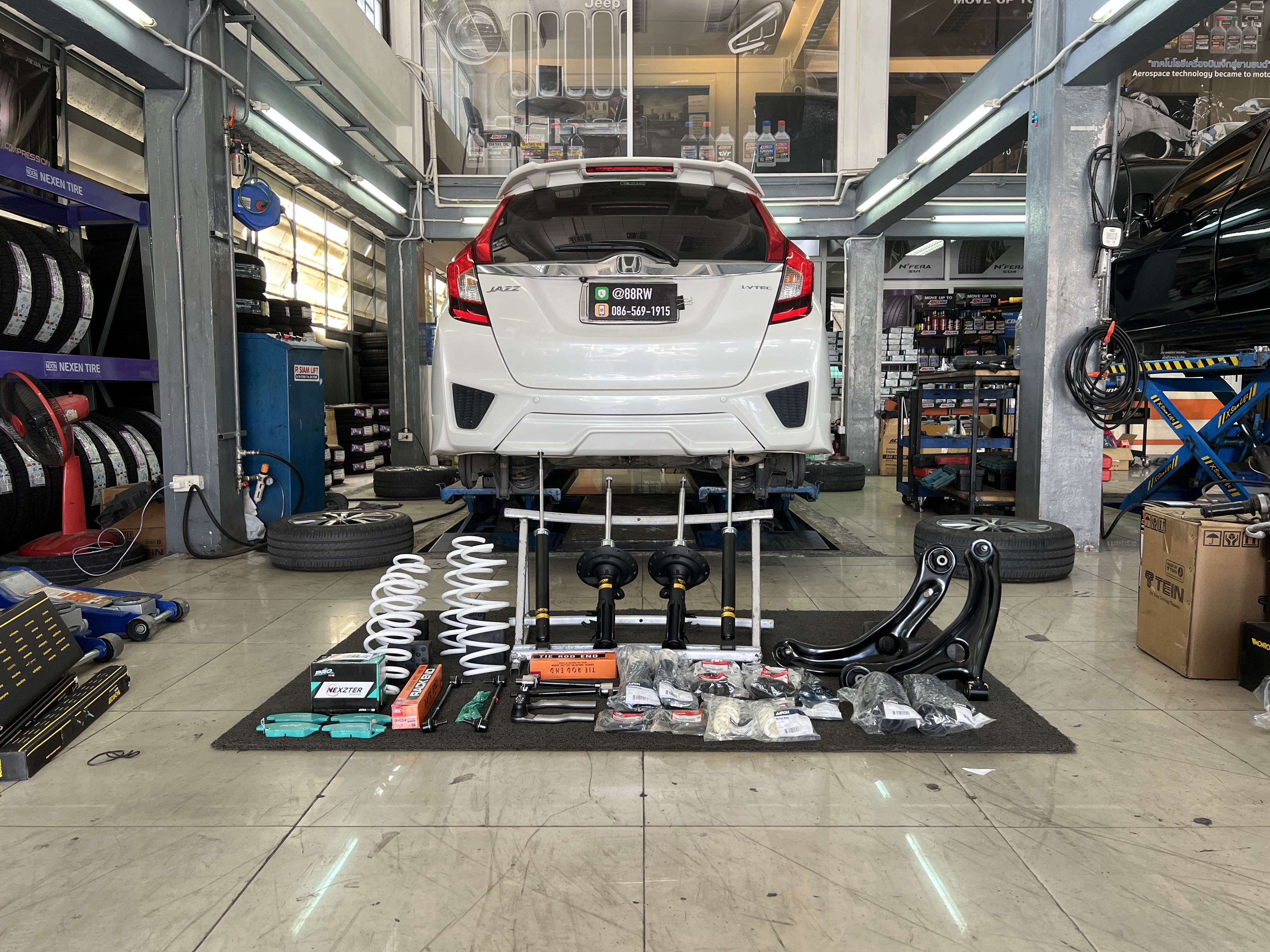 HONDA JAZZ GK อัพเกรดช่วงล่าง ซ่อมช่วงล่าง และเปลี่ยนปีกนกล่างแท้ [+] MONROE OE SPECTRUM [+] Yss spring comfort [+] ลูกหมากตอง5ญี่ปุ่นแท้ [+] Nexzter pro spec [+] ปีกนกล่างแท้ โทร : 08-6569-1915 บุ๊ก Line id : @88rw Location : https://goo.gl/maps/HrNUAZXPN94KvxZ98? รถยนต์มีปัญหาไม่รู้ต้องแก้ตรงไหน ทางเรายินดี ตรวจหาปัญหาและหาวิธีแก้ บอกลูกค้าก่อนลงมือทำเสมอด้วยราคาเป็นธรรม เวลาบริการ วันจันทร์-วันอาทิตย์ 09:00 น. - 17.30 น. #hondajazzgk #monroeoespectrum #YSSspring #ลูกหมากตอง5แท้ #ลูกหมากตอง5ญี่ปุ่น #NexzterProSpec #ปีกนกล่างแท้ #โช้คอัพ #ช่วงล่าง #โช๊ค #ยางรถยนต์
