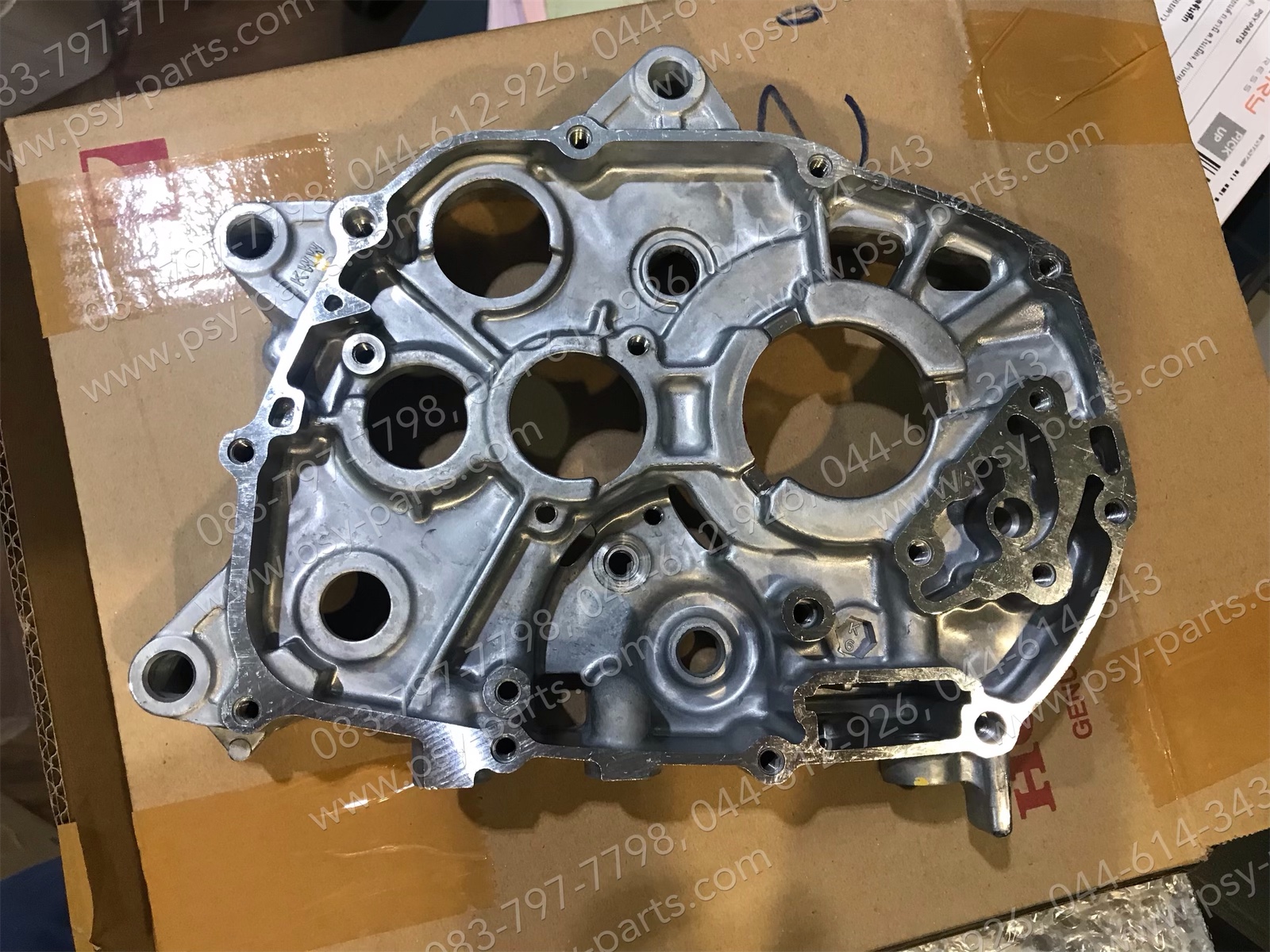 แคร้งเครื่องตัวกลาง WAVE 110-I, WAVE 110-I ใหม่, WAVE 110-I/19 แท้ๆ ด้านขวา 11100-KWW-740