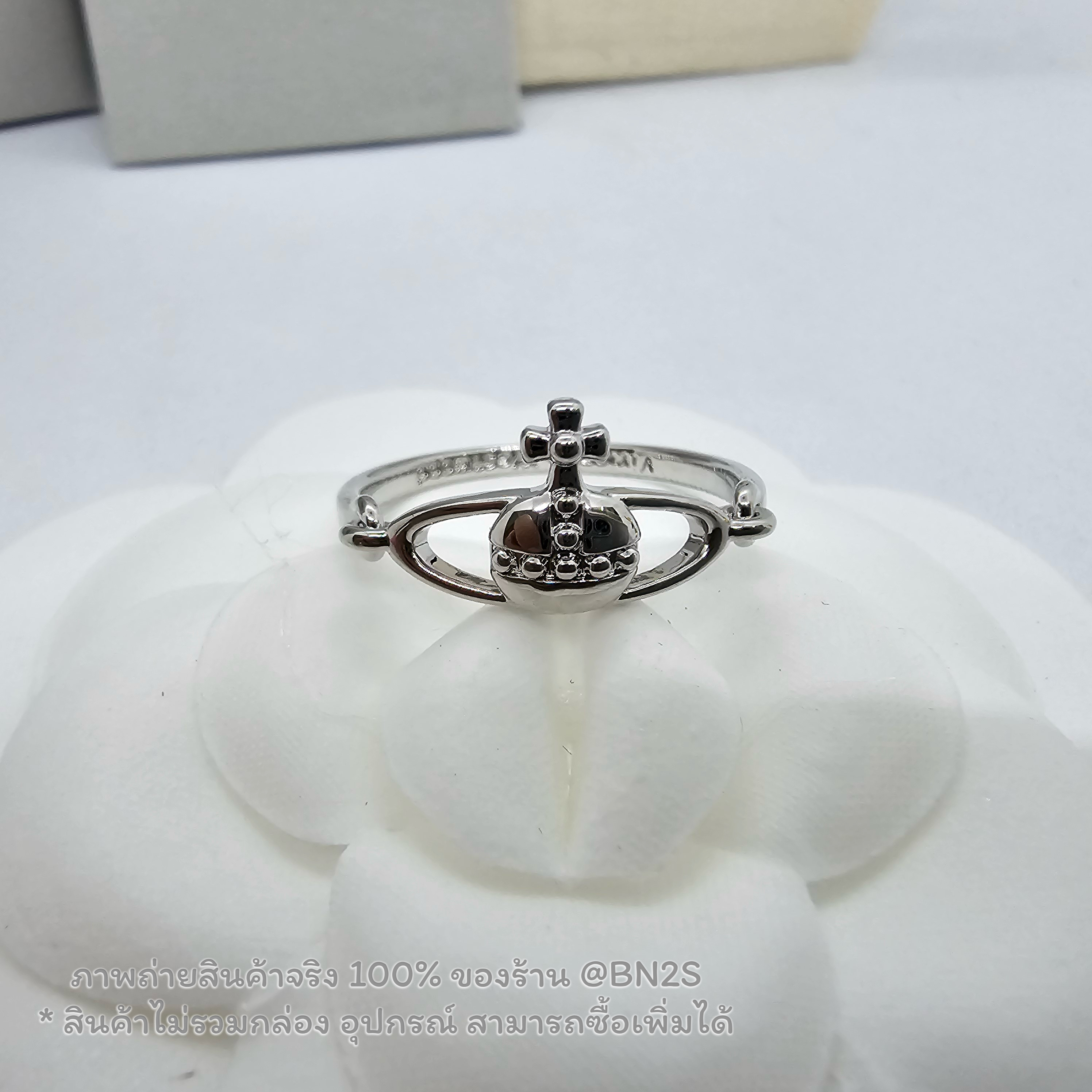 Vivienne Westwood Wendome Ring แหวนวิเวียน รุ่น เวนโดม อะไหล่สีเงิน งานปั๊มโลโก้ ขนาด 58 ไซส์ 9 ชาย-หญิง ใส่ได้ ไม่รวมกล่อง