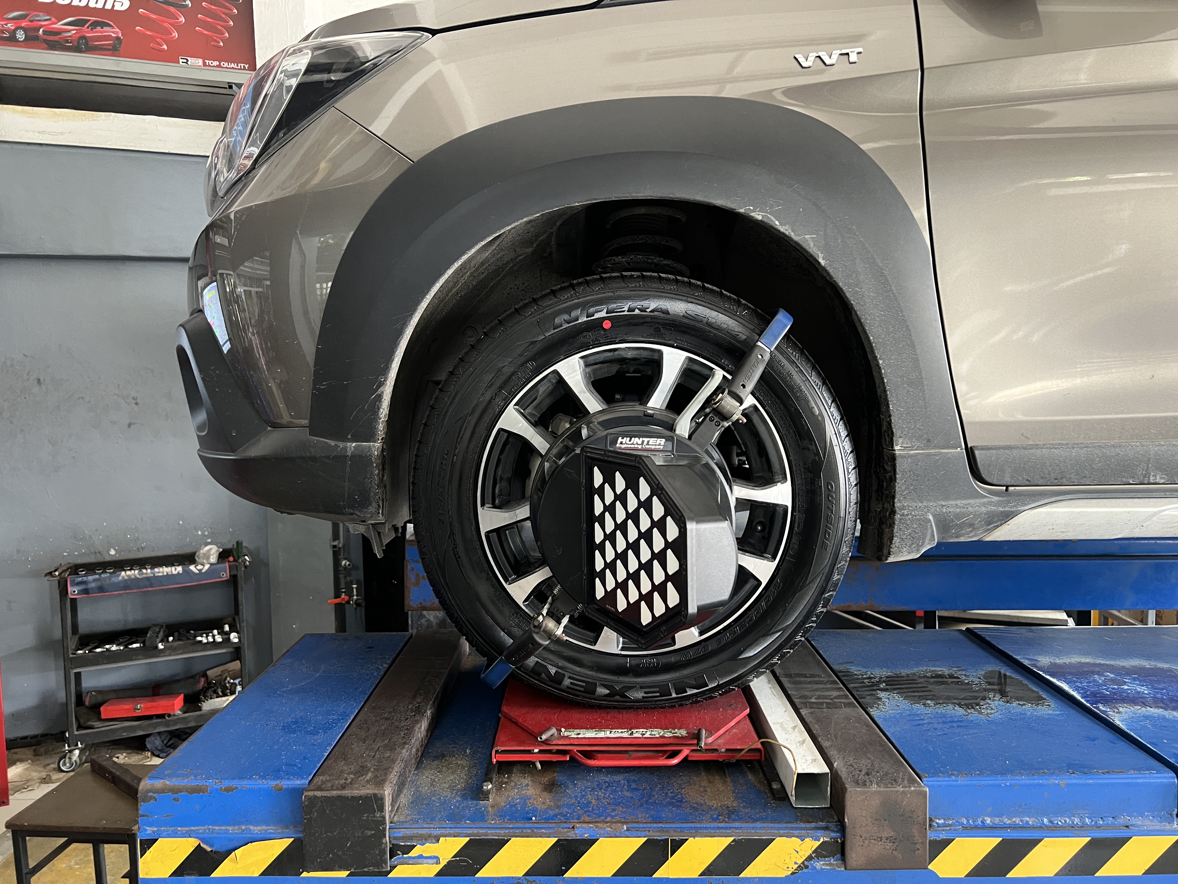 MAZDA 3 เปลี่ยนยางรถยนต์ใช้งานประจำวัน แทนของเดิมติดรถ [+] NEXEN N FERA 195/60R15 *ประกันยาง 1 ปีหรือ 25,000 กม. จากการใช้งาน *เพื่อความรวดเร็วในการเข้ารับบริการ แนะนำนัดหมายก่อนครับ 𝙊𝙪𝙧 𝙎𝙚𝙧𝙫𝙞𝙘𝙚 บริการทางร้านเรารับทำอะไรบ้าง 🔧 มียางรถยนต์ทุกยี่ห้อให้เลือกซื้อ 🔧 โช้คอัพ สปริง 🔧 เช็คช่วงล่าง แก้ปัญหาให้ตรงจุด 🔧 ติดตั้งยางแบบไร้รอย 100% 🔧 บริการสลับยาง ตามอายุ 🔧 บริการล้างลิ้นปีกผีเสื้อ 🔧 บริการเช็คระยะรถยนต์ 🔧 เปลี่ยนถ่ายของเหลวทั้งระบบ 🔧 ตั้งศูนย์ด้วยเครื่อง HUNTER นำเข้าจาก USA สอบถามข้อมูลเพิ่มเติม หรือนัดหมายเข้ารับบริการ ☎️ : 08-6569-1915 ☎️ : 08-6544-5963 Line id : @88rw Tiktok : https://www.tiktok.com/@88rwycrr Youtube : https://youtube.com/@88rw Facebook : https://www.facebook.com/88rwtire Location : https://goo.gl/maps/HrNUAZXPN94KvxZ98? #รถยนต์มีปัญหาไม่รู้ต้องแก้ตรงไหน ทางเรายินดี ตรวจหาปัญหาและหาวิธีแก้ บอกลูกค้าก่อนลงมือทำเสมอราคาเป็นธรรมไม่เอาเปรียบ สบายใจคุณลูกค้า ร้านยางเจริญรุ่งเรือง ยินดีต้อนรับครับ