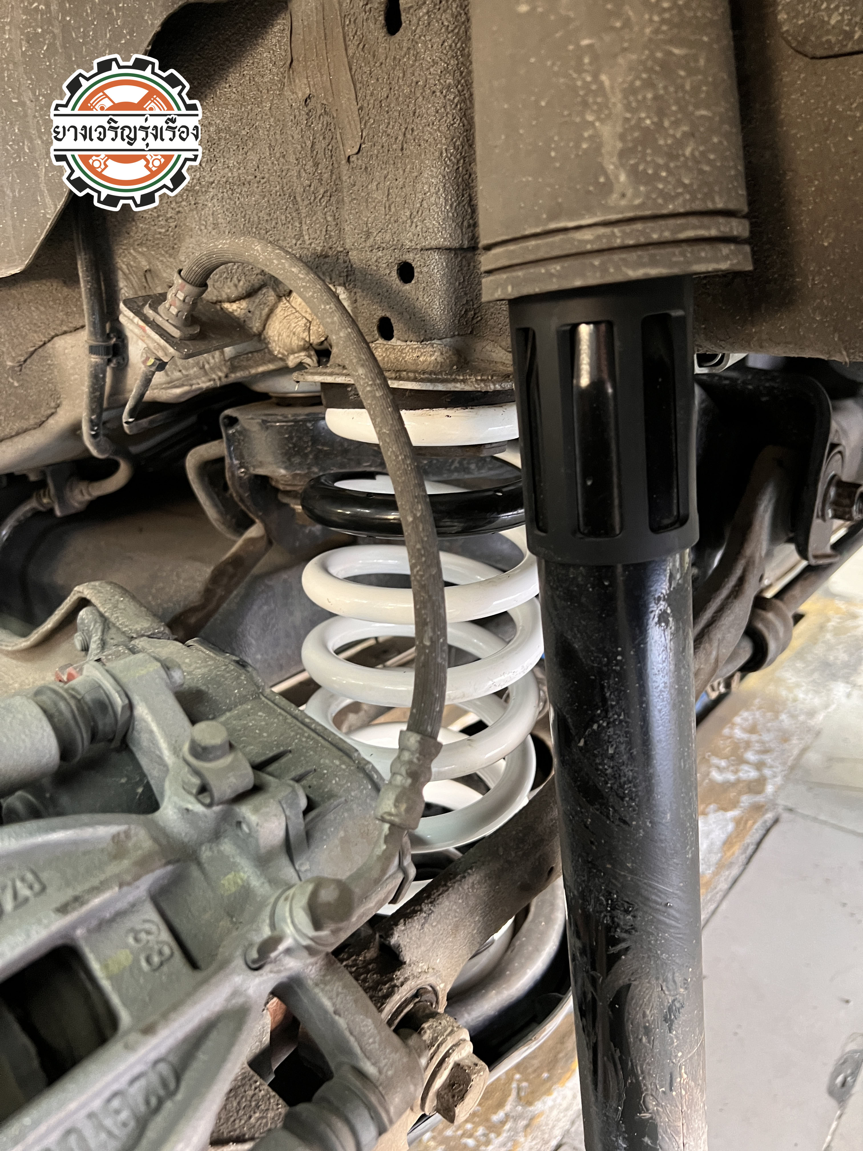 BYD ATTO 3 เติมของเพิ่ม Yss spring performance เพิ่มความกระชับขับสนุกขึ้น นุ่มหนึบลงตัว 🔩พร้อมบริการติดตั้ง + Set up ให้เหมาะกับยาง 🔩 ขับสนุกด้วยบริการ ตั้งศูนย์ละเอียดให้เหมาะกับการใช้งานและลักษณะของช่วงล่าง 𝙊𝙪𝙧 𝙎𝙚𝙧𝙫𝙞𝙘𝙚 บริการทางร้านเรารับทำอะไรบ้าง 🔧 ติดตั้งยางแบบไร้รอย 100% 🔧 บริการสลับยาง ตามอายุ 🔧 มียางรถยนต์ทุกยี่ห้อให้เลือกซื้อ 🔧 เช็คช่วงล่าง แก้ปัญหาให้ตรงจุด 🔧 บริการล้างลิ้นปีกผีเสื้อ 🔧 บริการเช็คระยะรถยนต์ 🔧 เปลี่ยนถ่ายของเหลวทั้งระบบ 🔧 ตั้งศูนย์ด้วยเครื่อง HUNTER นำเข้าจาก USA สอบถามข้อมูลเพิ่มเติม หรือนัดหมายเข้ารับบริการ Tel : 08-6569-1915 Tel : 08-6544-5963 Line id : @88rw Tiktok : https://www.tiktok.com/@88rwycrr Youtube : https://youtube.com/@88rw Facebook : https://www.facebook.com/88rwtire Location : https://goo.gl/maps/HrNUAZXPN94KvxZ98?coh=178573&entry=tt #รถยนต์มีปัญหาไม่รู้ต้องแก้ตรงไหน ทางเรายินดี ตรวจหาปัญหาและหาวิธีแก้ บอกลูกค้าก่อนลงมือทำเสมอราคาเป็นธรรมไม่เอาเปรียบ สบายใจคุณลูกค้า ---------------------------------- ดูแลให้คำปรึกษาทุกปัญหาคาใจ ไม่ทิ้งลูกค้า มีบริการหลังการขาย 【ให้ผู้เชี่ยวชาญของเรา ดูแลรถคุณ】 ร้านยางเจริญรุ่งเรือง ยินดีต้อนรับครับ ---------------------------------- #โช๊คอัพรถยนต์ #monroe #yss #kayaba #profender #ร้านยางเจริญรุ่งเรือง #นนทบุรี #งามวงศ์วาน #amsfix #บริการช่วงล่างรถยนต์ #ซ่อมบำรุงช่วงล่าง #เซทอัพโช๊คอัพรถยนต์