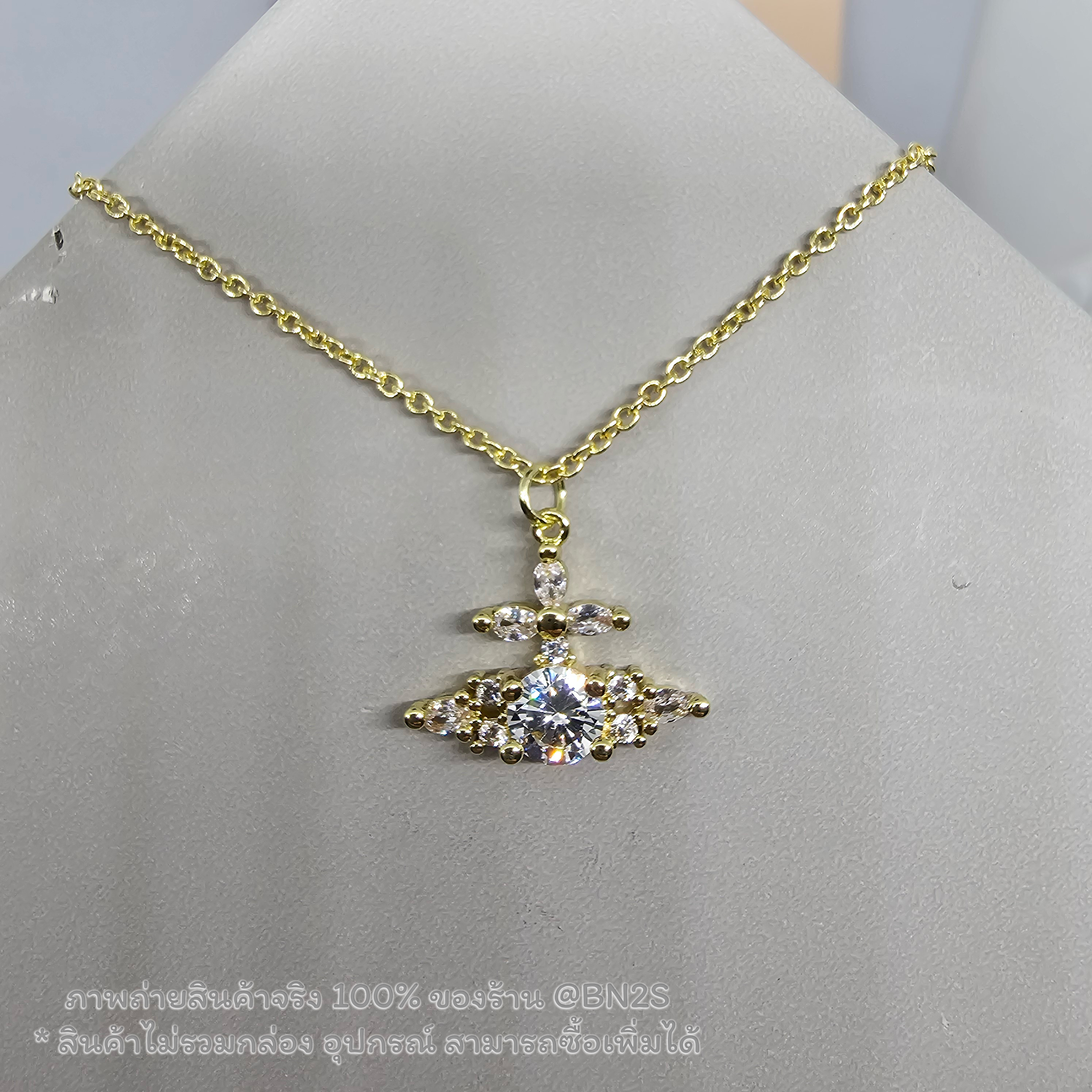 สีทอง | Vivienne Westwood FEODORA PENDANT สร้อยคอวิดวียน ประดับจี้ฝังคริสตัล งานปั๊มโลโก้ งานสวยพร้อมส่ง ภาพถ่ายสินค้าจริง สี เงิน ทอง ความยาว 40 ซม. ไม่รวมกล่อง