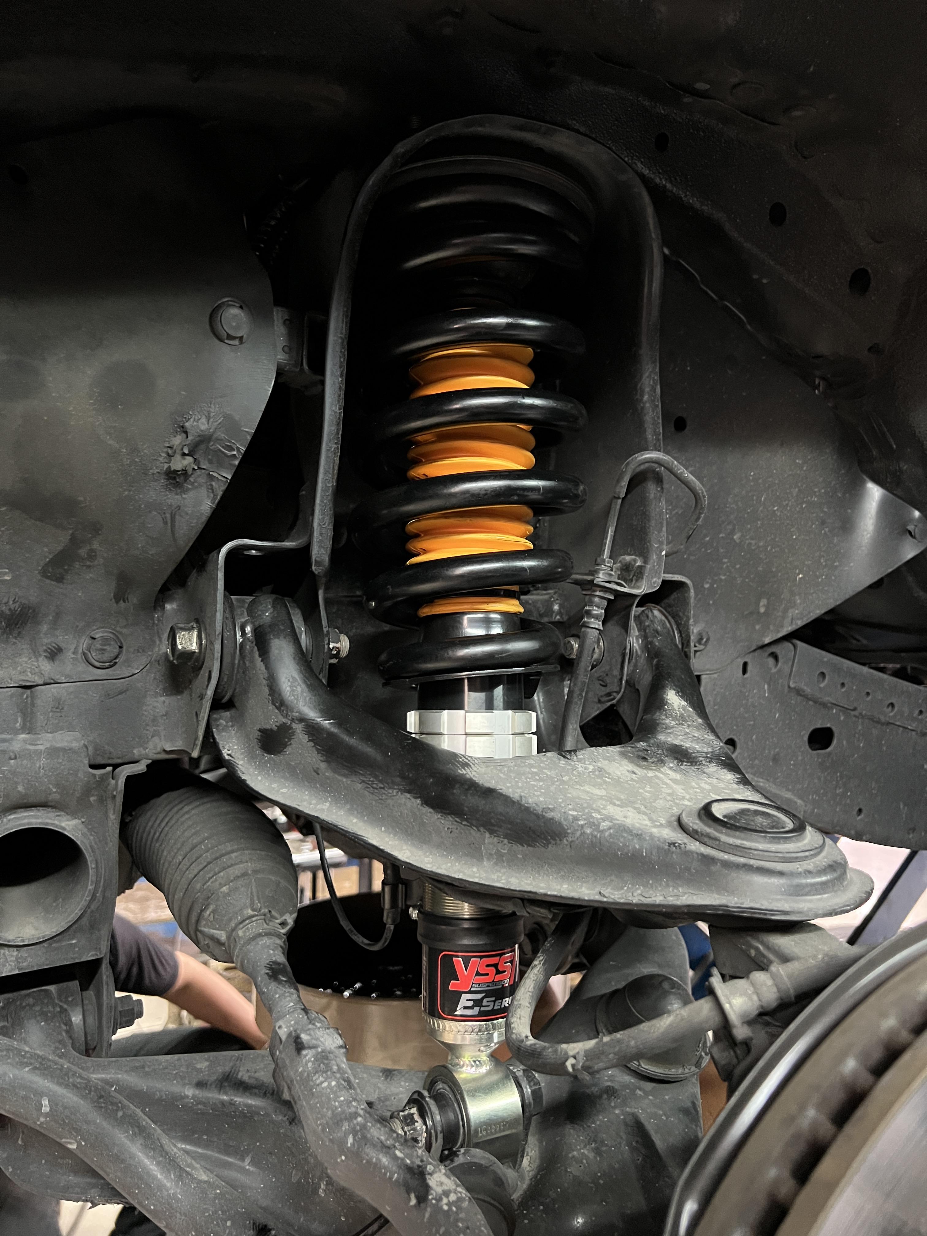Mitsubishi Pajero อัพเกรดช่วงล่าง ลดอาการโคลงเคลง [+] Yss e series โช้คอัพ หน้า หลัง โทร : 08-6569-1915 บุ๊ก Line id : @88rw Location : https://goo.gl/maps/HrNUAZXPN94KvxZ98? รถยนต์มีปัญหาไม่รู้ต้องแก้ตรงไหน ทางเรายินดี ตรวจหาปัญหาและหาวิธีแก้ บอกลูกค้าก่อนลงมือทำเสมอด้วยราคาเป็นธรรม เวลาบริการ วันจันทร์-วันอาทิตย์ 09:00 น. - 17.30 น. #YSS #ysseseries #mitsubishipajero #โช้คอัพ #ช่วงล่าง #โช๊ค #ยางรถยนต์