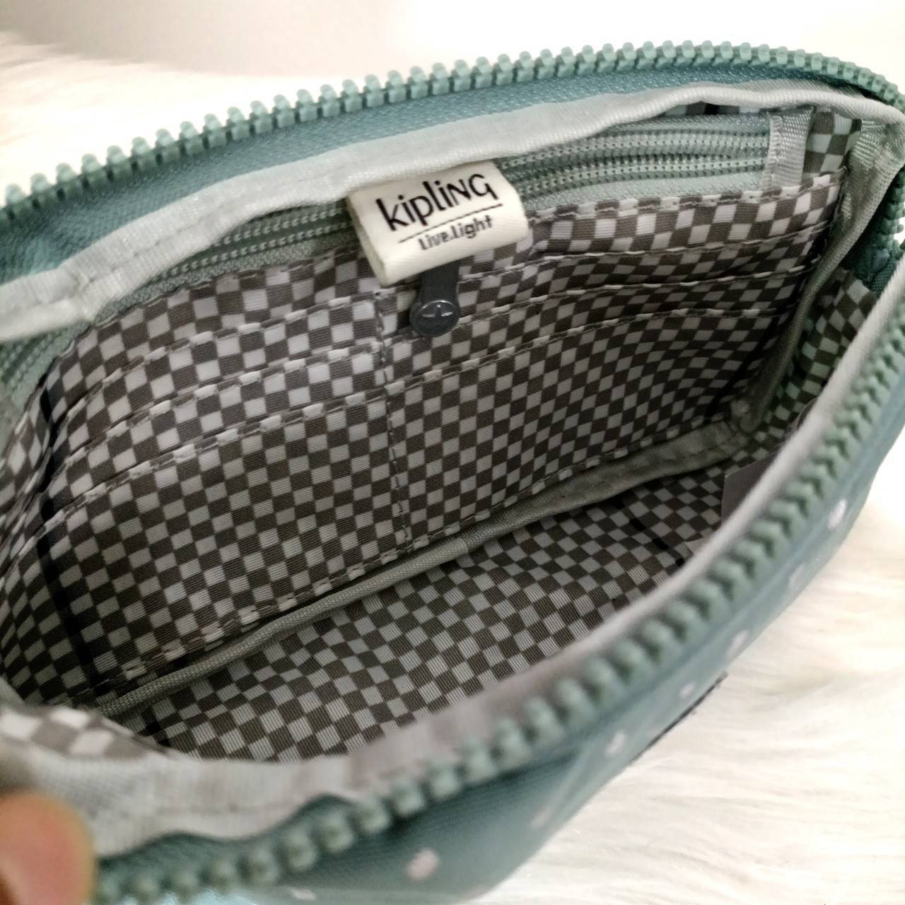 KIPLING กระเป๋าสตางค์ซิปรอบ ใบยาว Seoul up clutch & sling bag