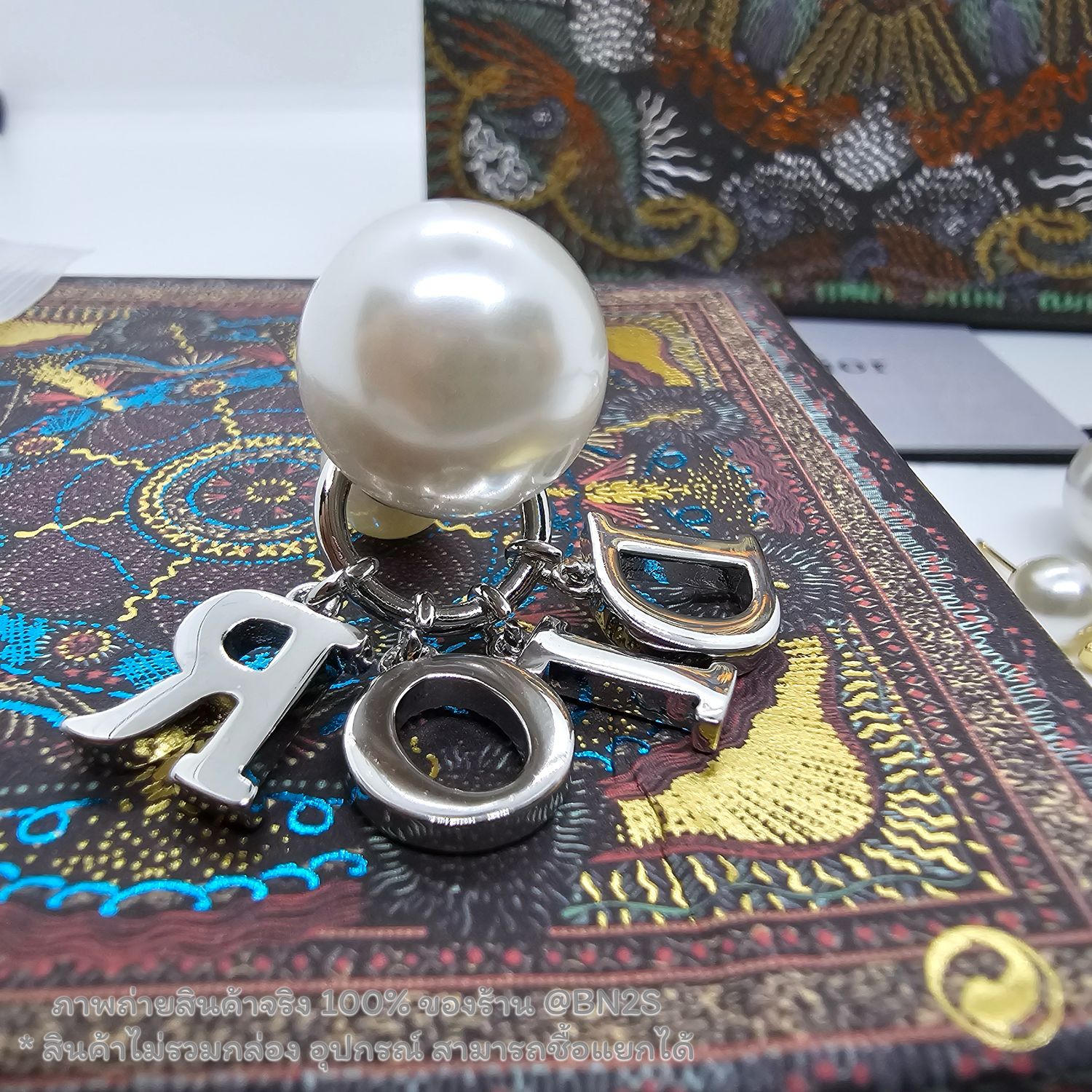 สีเงิน | CHRISTAIN DIOR TRIBALES ต่างหูไข่มุกดิออ จี้ตัวห้อยโลโก้ดิออ งาน 1:1 พร้อมส่ง งานสวย ปั๊มทุกจุด ไม่ลอก ไม่ดำ งานดีที่สุดน้าา