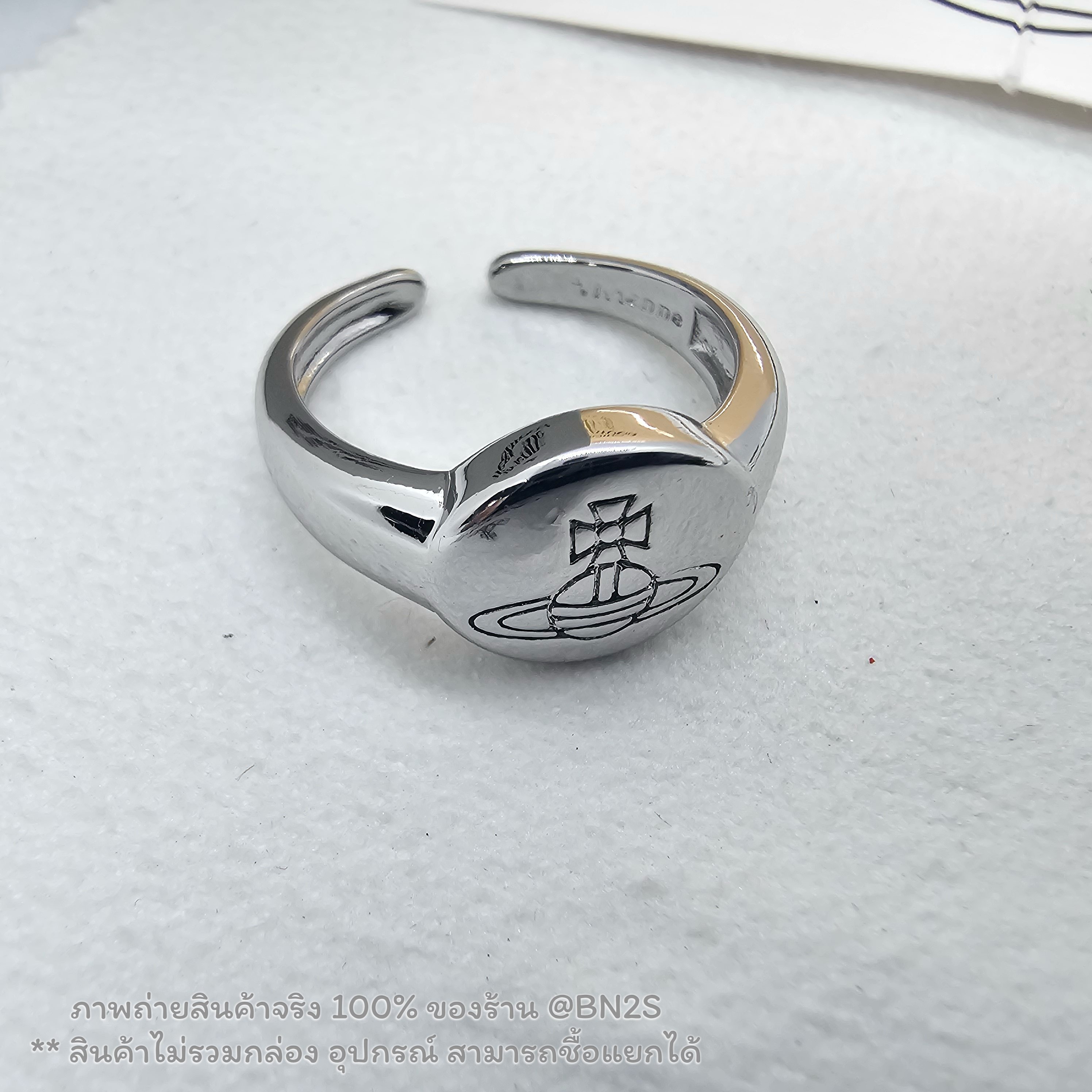 Vivienne Westwood Tilly Ring แหวนวิเวียน แบบปรับได้เอง งานสลักโลโก้ อะไหล่สีเงิน ชาย หญิง ใส่ได้ น่ารัก ราคา 149฿ ไม่รวมกล่อง
