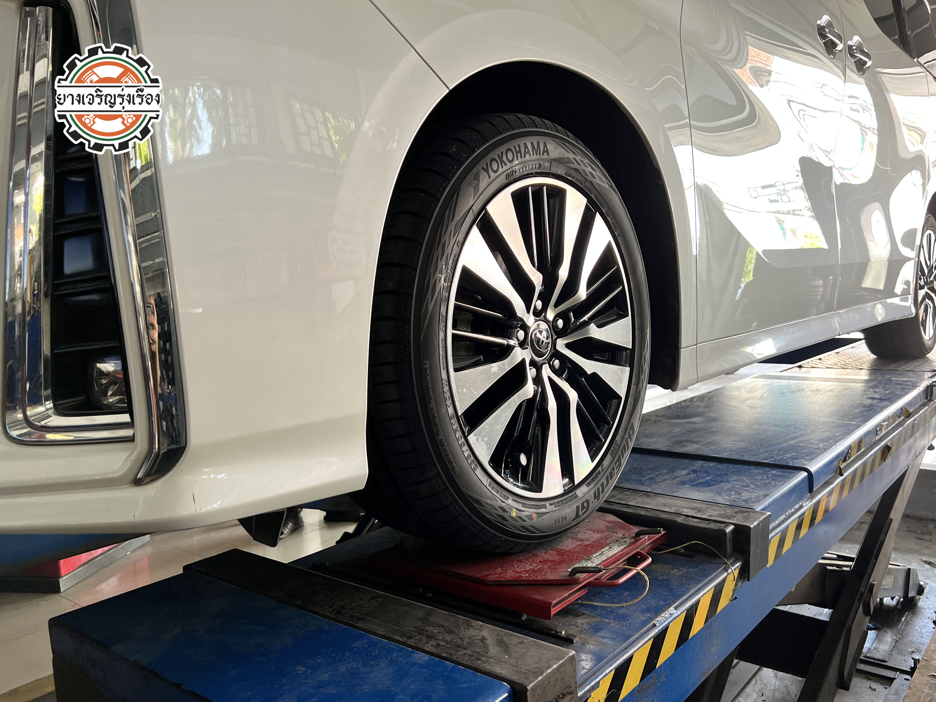 Toyota Alphard แฟนเพจเข้ารับบริการเปลี่ยนโช๊คอัพรถยนต์ และยางรถยนต์ได้รอบเปลี่ยนชุดใหม่ จัดครบพร้อมบริการติดตั้ง set up ตั้งศูนย์แมชชิ่ง ขับเนียนๆ คันนี้ต้องการเปลี่ยนโช๊คอัพเน้นใช้งานทั่วไป อยากได้แบบไม่แข็งมากและต้องการความนุ่มหนึบ แก้ไขอาการย้วยด้านท้าย ต้องการยางรถยนต์ที่เกาะถนนและรีดน้ำดี เข้าโค้งมั่นใจ [+] Monroe oe spectrum เซ็ทโช๊คอัพหน้าหลัง [+] Yokohama Blue Earth AE51 101W [+] พร้อมบริการติดตั้ง + Set up ให้เหมาะกับยาง [+] ขับสนุกด้วยบริการ ตั้งศูนย์ละเอียดให้เหมาะกับการใช้งานและลักษณะของช่วงล่าง 𝙊𝙪𝙧 𝙎𝙚𝙧𝙫𝙞𝙘𝙚 บริการทางร้าน เรารับทำอะไรบ้าง 🔧 ติดตั้งยางแบบไร้รอย 100% 🔧 บริการสลับยาง ตามอายุ 🔧 มียางรถยนต์ทุกยี่ห้อให้เลือกซื้อ 🔧 เช็คช่วงล่าง แก้ปัญหาให้ตรงจุด 🔧 บริการล้างลิ้นปีกผีเสื้อ 🔧 บริการเช็คระยะรถยนต์ 🔧 เปลี่ยนถ่ายของเหลวทั้งระบบ 🔧 ตั้งศูนย์ด้วยเครื่อง HUNTER นำเข้าจาก USA สอบถามข้อมูลเพิ่มเติม หรือนัดหมายเข้ารับบริการ Tel : 08-6569-1915 Tel : 08-6544-5963 Line id : @88rw Tiktok : https://www.tiktok.com/@88rwycrr Youtube : https://youtube.com/@88rw Facebook : https://www.facebook.com/otaninon Location : https://goo.gl/maps/HrNUAZXPN94KvxZ98?coh=178573&entry=tt #รถยนต์มีปัญหาไม่รู้ต้องแก้ตรงไหน ทางเรายินดี ตรวจหาปัญหาและหาวิธีแก้ บอกลูกค้าก่อนลงมือทำเสมอราคาเป็นธรรมไม่เอาเปรียบ สบายใจคุณลูกค้า ---------------------------------- ดูแลให้คำปรึกษาทุกปัญหาคาใจ ไม่ทิ้งลูกค้า มีบริการหลังการขาย 【ให้ผู้เชี่ยวชาญของเรา ดูแลรถคุณ】 ร้านยางเจริญรุ่งเรือง ยินดีต้อนรับครับ ---------------------------------- #โช๊คอัพรถยนต์ #monroe #yss #kayaba #profender #ร้านยางเจริญรุ่งเรือง #นนทบุรี #งามวงศ์วาน #amsfix #บริการช่วงล่างรถยนต์ #ซ่อมบำรุงช่วงล่าง #เซทอัพโช๊คอัพรถยนต์