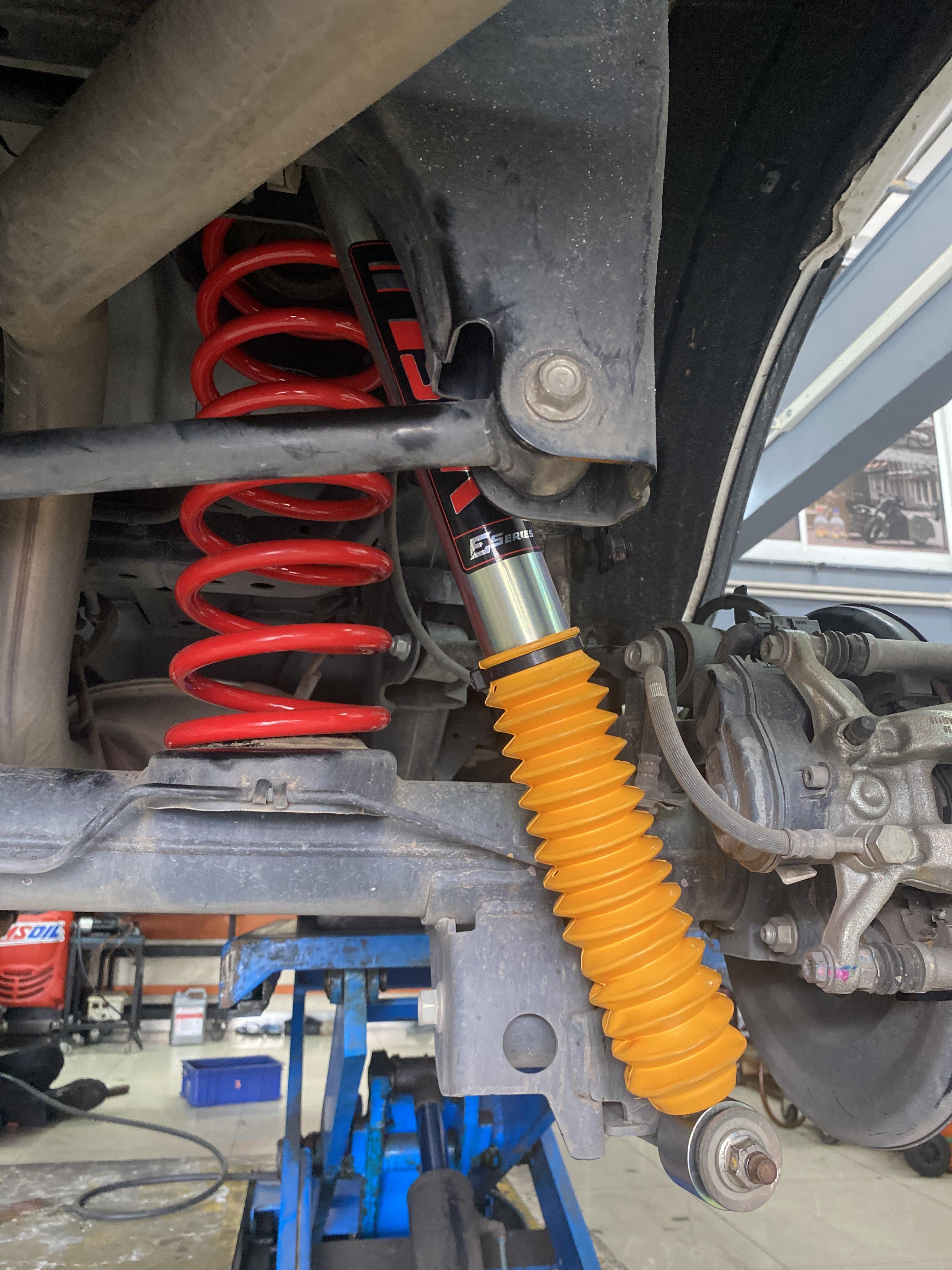 ISUZU MUX เข้ารับบริการอัพเกรดช่วงล่าง เปลี่ยนโช้คอัพ นุ่มหนึบ ลดอาการโคลงเคลง ย้วยส่ายที่เป็นสาเหตุทำให้ผู้โดยสารเมารถ พร้อมเปลี่ยนยางรถยนต์ พรีเมี่ยมเน้นใช้งาน เลือกของดี [+] YSS E SERIES +Full set พร้อมสปริง Yss performance monotube วาล์วแปรผันอัตโนมัติ *เพื่อความสะดวกในการรับบริการ นัดหมายเวลาก่อนเข้ารับบริการทุกครั้งครับ 𝙊𝙪𝙧 𝙎𝙚𝙧𝙫𝙞𝙘𝙚 บริการทางร้านเรารับทำอะไรบ้าง 🔧 มียางรถยนต์ทุกยี่ห้อให้เลือกซื้อ 🔧 โช้คอัพ สปริง 🔧 เช็คช่วงล่าง แก้ปัญหาให้ตรงจุด 🔧 ติดตั้งยางแบบไร้รอย 100% 🔧 บริการสลับยาง ตามอายุ 🔧 บริการล้างลิ้นปีกผีเสื้อ 🔧 บริการเช็คระยะรถยนต์ 🔧 เปลี่ยนถ่ายของเหลวทั้งระบบ 🔧 ตั้งศูนย์ด้วยเครื่อง HUNTER นำเข้าจาก USA สอบถามข้อมูลเพิ่มเติม หรือนัดหมายเข้ารับบริการ ☎️ : 08-6569-1915 ☎️ : 08-6544-5963 Line id : @88rw Tiktok : https://www.tiktok.com/@88rwycrr Youtube : https://youtube.com/@88rw Facebook : https://www.facebook.com/88rwtire Location : https://goo.gl/maps/HrNUAZXPN94KvxZ98?coh=178573&entry=tt #รถยนต์มีปัญหาไม่รู้ต้องแก้ตรงไหน ทางเรายินดี ตรวจหาปัญหาและหาวิธีแก้ บอกลูกค้าก่อนลงมือทำเสมอราคาเป็นธรรมไม่เอาเปรียบ สบายใจคุณลูกค้า ร้านยางเจริญรุ่งเรือง ยินดีต้อนรับครับ