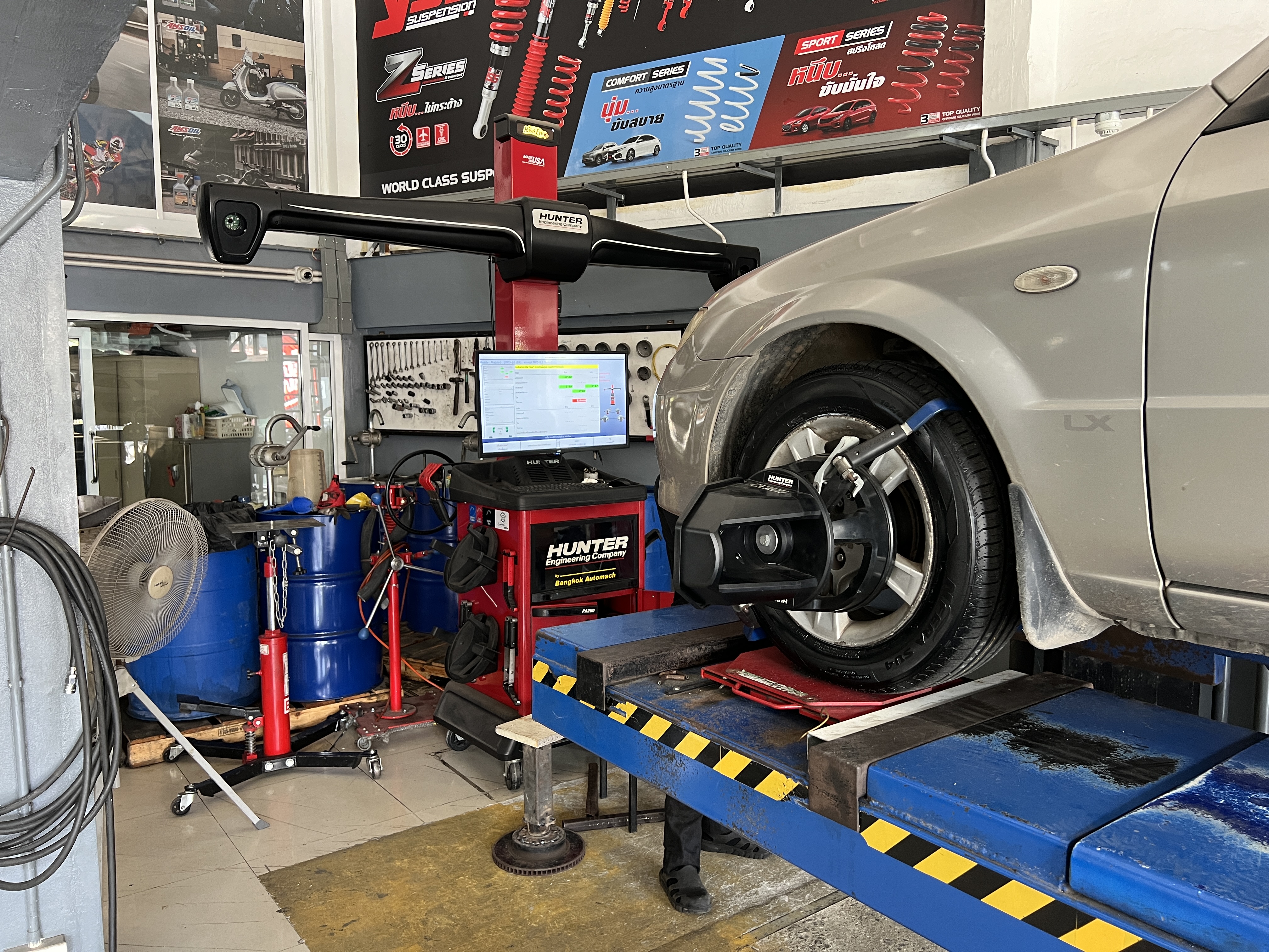 MAZDA 3 เปลี่ยนยางรถยนต์ใช้งานประจำวัน แทนของเดิมติดรถ [+] NEXEN N FERA 195/60R15 *ประกันยาง 1 ปีหรือ 25,000 กม. จากการใช้งาน *เพื่อความรวดเร็วในการเข้ารับบริการ แนะนำนัดหมายก่อนครับ 𝙊𝙪𝙧 𝙎𝙚𝙧𝙫𝙞𝙘𝙚 บริการทางร้านเรารับทำอะไรบ้าง 🔧 มียางรถยนต์ทุกยี่ห้อให้เลือกซื้อ 🔧 โช้คอัพ สปริง 🔧 เช็คช่วงล่าง แก้ปัญหาให้ตรงจุด 🔧 ติดตั้งยางแบบไร้รอย 100% 🔧 บริการสลับยาง ตามอายุ 🔧 บริการล้างลิ้นปีกผีเสื้อ 🔧 บริการเช็คระยะรถยนต์ 🔧 เปลี่ยนถ่ายของเหลวทั้งระบบ 🔧 ตั้งศูนย์ด้วยเครื่อง HUNTER นำเข้าจาก USA สอบถามข้อมูลเพิ่มเติม หรือนัดหมายเข้ารับบริการ ☎️ : 08-6569-1915 ☎️ : 08-6544-5963 Line id : @88rw Tiktok : https://www.tiktok.com/@88rwycrr Youtube : https://youtube.com/@88rw Facebook : https://www.facebook.com/88rwtire Location : https://goo.gl/maps/HrNUAZXPN94KvxZ98? #รถยนต์มีปัญหาไม่รู้ต้องแก้ตรงไหน ทางเรายินดี ตรวจหาปัญหาและหาวิธีแก้ บอกลูกค้าก่อนลงมือทำเสมอราคาเป็นธรรมไม่เอาเปรียบ สบายใจคุณลูกค้า ร้านยางเจริญรุ่งเรือง ยินดีต้อนรับครับ