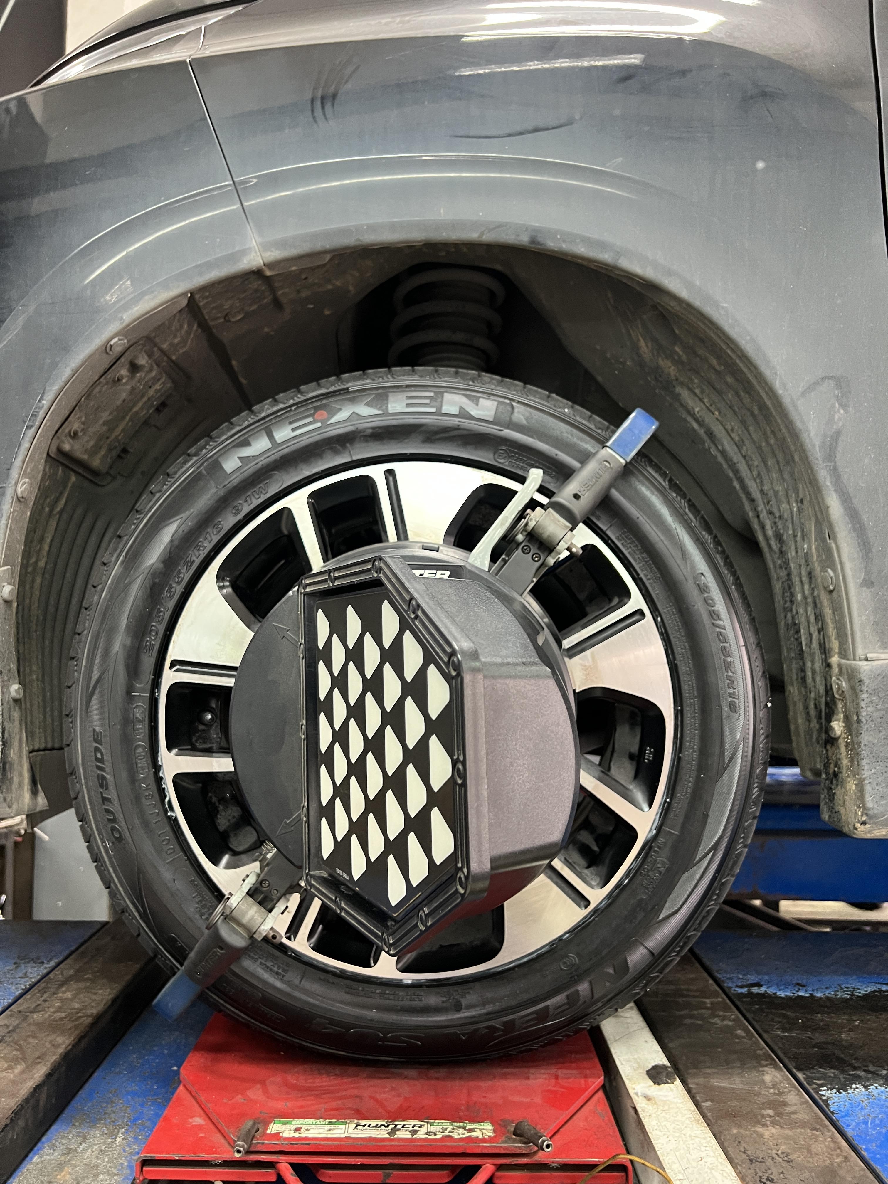 Mitsubishi xpander เปลี่ยนยางเน้นนุ่มนวล [+] Nexen nfera su4 205/55R16 มีประกันยาง 1 ปี หรือ 25,000 กม. 📌 สอบถามข้อมูลเพิ่มเติม หรือนัดหมายเข้ารับบริการ ☎️ : 08-6569-1915 ☎️ : 08-6544-5963 💬 Line id : @88rw 📍 Location : https://goo.gl/maps/HrNUAZXPN94KvxZ98 🌐 Facebook : https://www.facebook.com/88rwtire #nexentires #โช้คอัพ #ผ้าเบรก #ช่วงล่าง #ยางเจริญรุ่งเรือง #นนทบุรี #งามวงศ์วาน