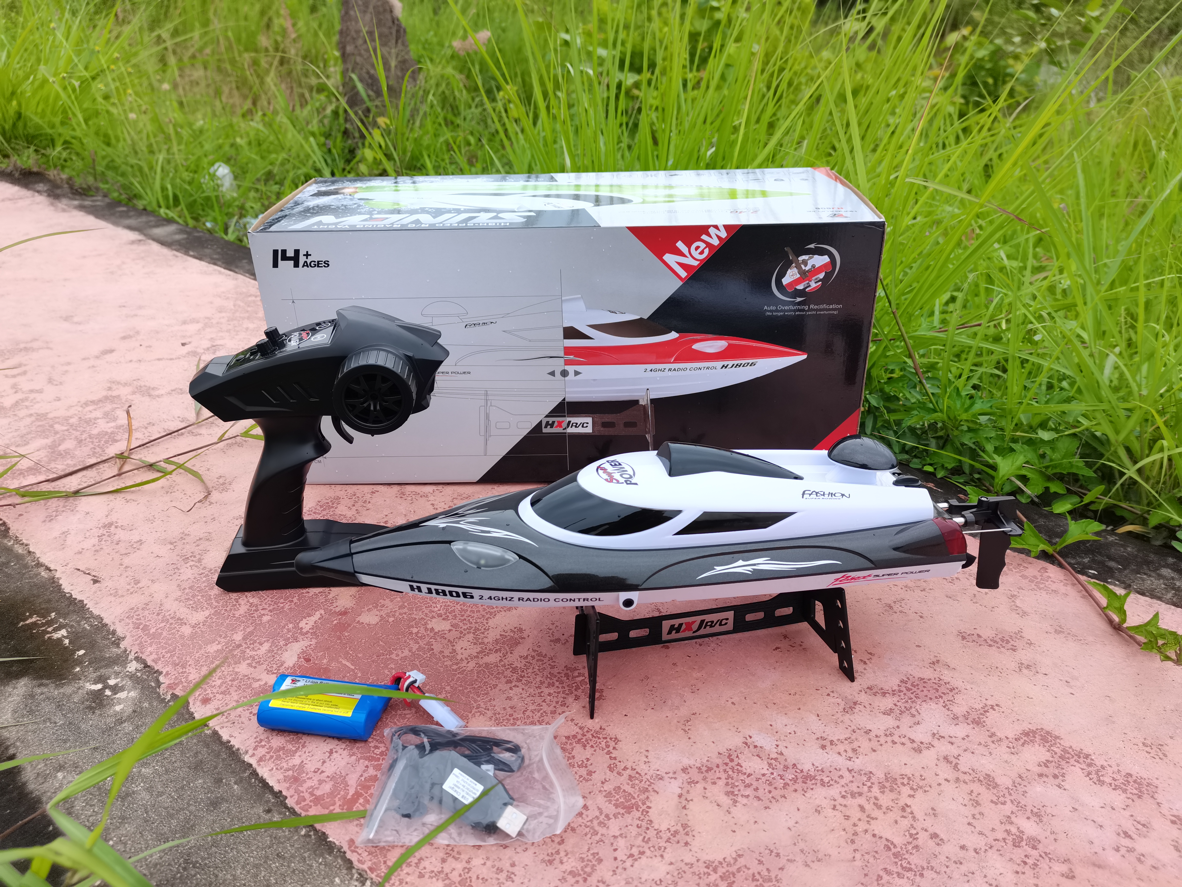 เรือบังคับวิทยุความเร็วสูง HJ-806 47Cm 2.4G RC 30Km/H แบตเตอร์+ชุดชร์าจ พร้อมเล่น ระบบระบายความร้อนด้วยน้ำ