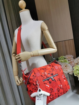 Kipling คิปลิ้ง กระเป๋า รุ่นDisney's 90 Years Handbag