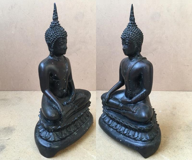 พระบูชา ล้อศิลปะสุโขทัย ฐานสามขา ขนาดหน้าตัก ๔.๕ นิ้ว สูง ๙ นิ้ว เนื้อสัมฤทธิ์ หล่อดินไทย เนื้อเก่า สวย เข้ม ขลัง