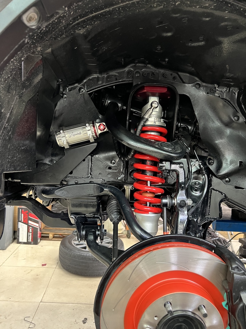 เมื่อ Toyota Fortuner Legender เข้ามาที่ร้านยางเจริญรุ่งเรือง เราจัดเต็มชุดใหญ่เพื่อความปลอดภัยและสมรรถนะขั้นสุด! งานนี้จัดเต็มชุดใหญ่เพื่อสมรรถนะสูงสุด! ✅ ช่วงล่างเหนือระดับ: ติดตั้ง โช้คอัพ YSS X-PERT ตัวท็อป พร้อม สปริง YSS Performance Fullset เพื่อการขับขี่ที่นุ่มนวลแต่ยังคงความหนึบแน่น และมั่นใจทุกสถานการณ์ ✅ ระบบบังคับเลี้ยวสมบูรณ์แบบ: เปลี่ยนลูกหมากชุดใหญ่ของ ตอง 5 ญี่ปุ่นแท้ ทั้งลูกแร็ค ลูกหมากคันชัก ลูกหมากปีกนกล่าง และลูกหมากกันโคลง เพื่อการควบคุมที่แม่นยำและปลอดภัย ✅ อัปเกรดระบบเบรก: ติดตั้ง ผ้าเบรก Nexzter PRO SPEC คู่กับ จานเบรก TRW XPS ที่ให้แรงเบรกสูง ทนความร้อนเยี่ยม และมั่นใจในทุกจังหวะเบรก สิ่งที่ลูกค้าจะได้รับ: + ความปลอดภัยขั้นสุด: ระบบช่วงล่างและเบรกที่ทำงานร่วมกันอย่างสมบูรณ์แบบ + ฟีลลิ่งการขับขี่ที่ดีขึ้น: รถนุ่มนวลขึ้น, เกาะถนนดีขึ้น, เข้าโค้งได้อย่างมั่นใจ + จบครบในที่เดียว: ทีมช่างผู้เชี่ยวชาญดูแลการติดตั้งอย่างพิถีพิถัน พร้อมบริการตั้งศูนย์ด้วยเครื่องมือที่ทันสมัย เหมาะสำหรับใคร? + ลูกค้าที่ต้องการยกระดับ Performance ให้ดีที่สุดในทุกด้าน + ผู้ที่ให้ความสำคัญกับความปลอดภัยและสมรรถนะของรถเป็นอันดับแรก 👉 ยกระดับรถคุณให้เหนือกว่าใคร ด้วยบริการติดตั้งชุดใหญ่จาก #ยางเจริญรุ่งเรือง 📌 สอบถามข้อมูลเพิ่มเติม หรือนัดหมายเข้ารับบริการ ☎️ : 08-6569-1915 ☎️ : 08-6544-5963 💬 Line id : @88rw 📍 Location : https://goo.gl/maps/HrNUAZXPN94KvxZ98 🌐 Facebook : https://www.facebook.com/88rwtire #Toyota #Fortuner #Legender #FortunerLegender #YSS #YSSSuspension #โช้คอัพ #ลูกหมาก #Nexzter #TRW #เบรก #ช่วงล่าง #ยางเจริญรุ่งเรือง #นนทบุรี #งามวงศ์วาน