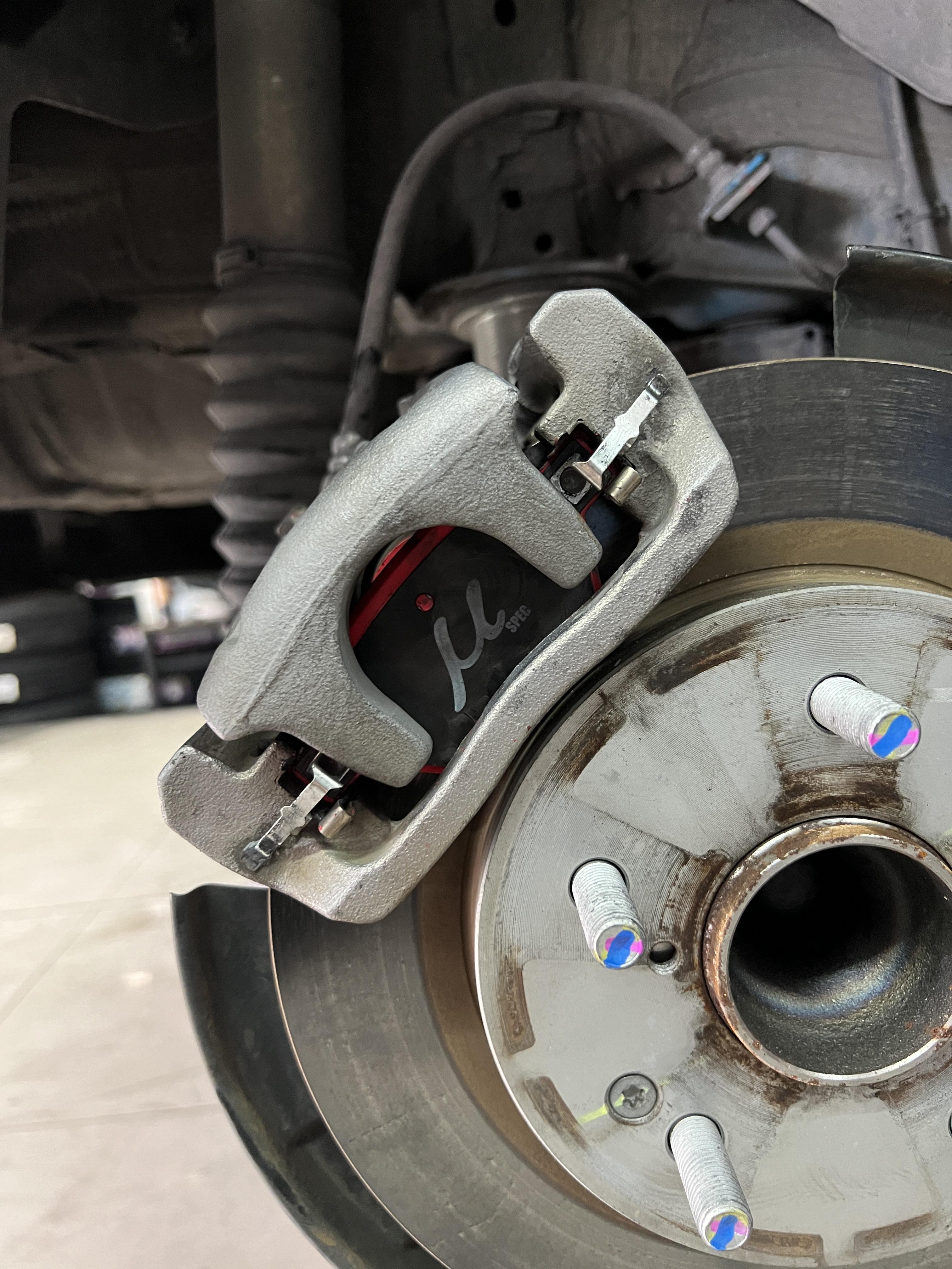 BYD ATTO3 เปลี่ยนผ้าเบรกหน้าหลังเลือกใช้งานของดี ต้องการความปลอดภัย [+] NEXZTER MU SPEC พร้อมบริการติดตั้ง สอบถามข้อมูลเพิ่มเติม หรือนัดหมายเข้ารับบริการ โทร : 08-6569-1915 บุ๊ก Line id : @88rw Location : https://goo.gl/maps/HrNUAZXPN94KvxZ98? รถยนต์มีปัญหาไม่รู้ต้องแก้ตรงไหน ทางเรายินดี ตรวจหาปัญหาและหาวิธีแก้ บอกลูกค้าก่อนลงมือทำเสมอด้วยราคาเป็นธรรม เวลาบริการ วันจันทร์-วันอาทิตย์ 09:00 น. - 17.30 น. #Nexzter #โช้คอัพ #ช่วงล่าง #โช๊ค #ยางรถยนต์