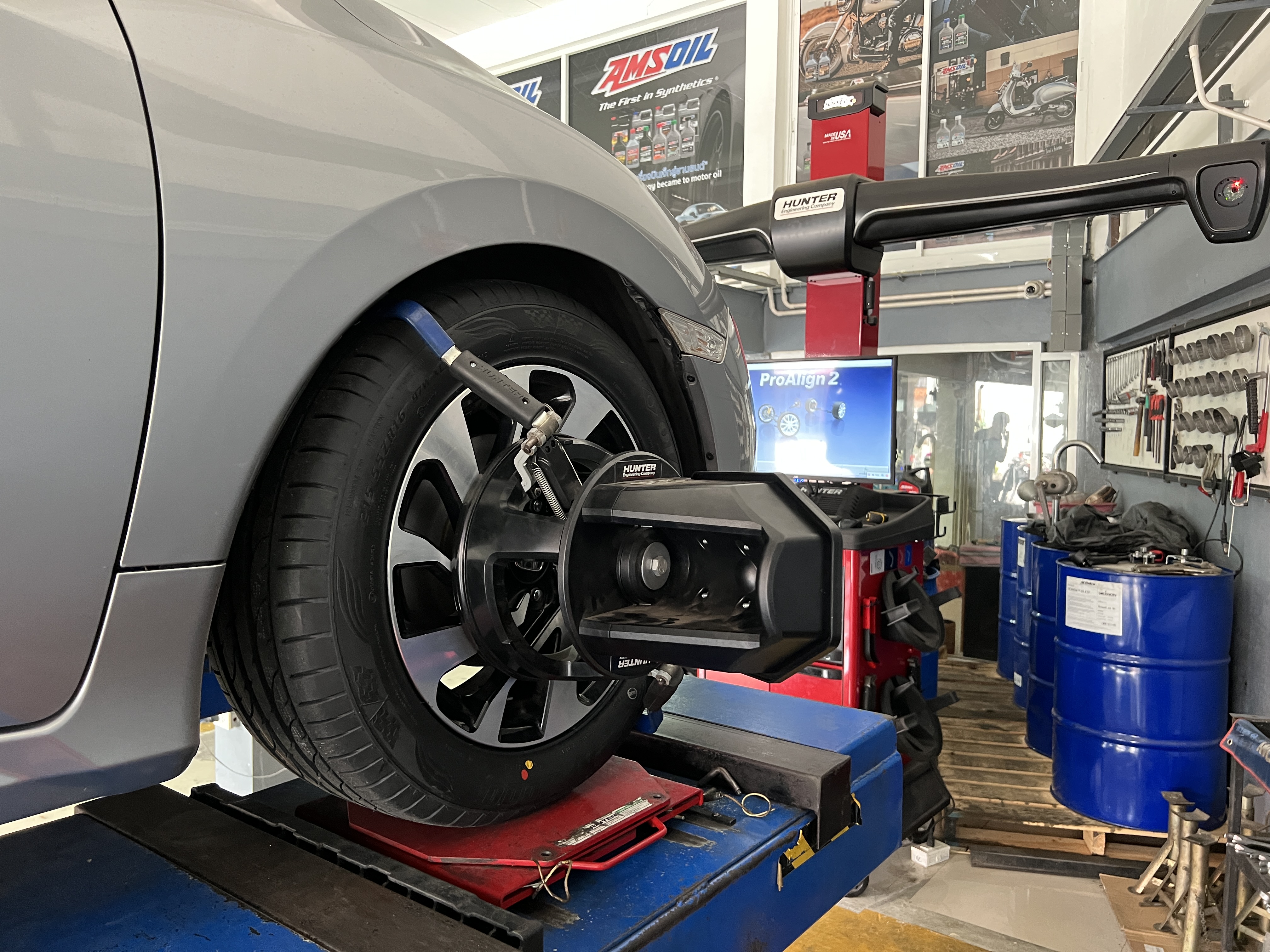 HONDA CIVIC เข้ารับบริการเปลี่ยนยางรถยนต์ ราคาประหยัดนุ่มหน่อย ไม่ใช้เยอะ [+] OTANI KC2000 [+] ขนาด 215/55R16 โปรโมชั่นราคาพิเศษ ติดต่อสอบถามเพิ่มเติม โทร : 08-6569-1915 บุ๊ก และทีมงาน ยินดีต้อนรับครับ 𝙊𝙪𝙧 𝙎𝙚𝙧𝙫𝙞𝙘𝙚 บริการทางร้าน เรารับทำอะไรบ้าง 🔧 ติดตั้งยางแบบไร้รอย 100% 🔧 บริการสลับยาง ตามอายุ 🔧 มียางรถยนต์ทุกยี่ห้อให้เลือกซื้อ 🔧 เช็คช่วงล่าง แก้ปัญหาให้ตรงจุด 🔧 บริการล้างลิ้นปีกผีเสื้อ 🔧 บริการเช็คระยะรถยนต์ 🔧 เปลี่ยนถ่ายของเหลวทั้งระบบ 🔧 ตั้งศูนย์ด้วยเครื่อง HUNTER นำเข้าจาก USA #รถยนต์มีปัญหาไม่รู้ต้องแก้ตรงไหน ทางเรายินดี ตรวจหาปัญหาและหาวิธีแก้ บอกลูกค้าก่อนลงมือทำเสมอราคาเป็นธรรมไม่เอาเปรียบ สบายใจคุณลูกค้า ---------------------------------- ดูแลให้คำปรึกษาทุกปัญหาคาใจ ไม่ทิ้งลูกค้า มีบริการหลังการขาย 【ให้ผู้เชี่ยวชาญของเรา ดูแลรถคุณ】 ร้านยางเจริญรุ่งเรือง ยินดีต้อนรับครับ #ยางรถยนต์ #otani #kc2000
