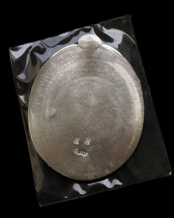 เหรียญหลวงพ่อคูณ ปริสุทโธ วัดบ้านไร่ รุ่นคูณสุคโต เหรียญสร้างบารมี พิมพ์เต็มองค์ (โซนเงิน รายการ S5) เนื้อเงิน หลังเรียบ ไม่ตัดปีก หมายเลข ๕๕