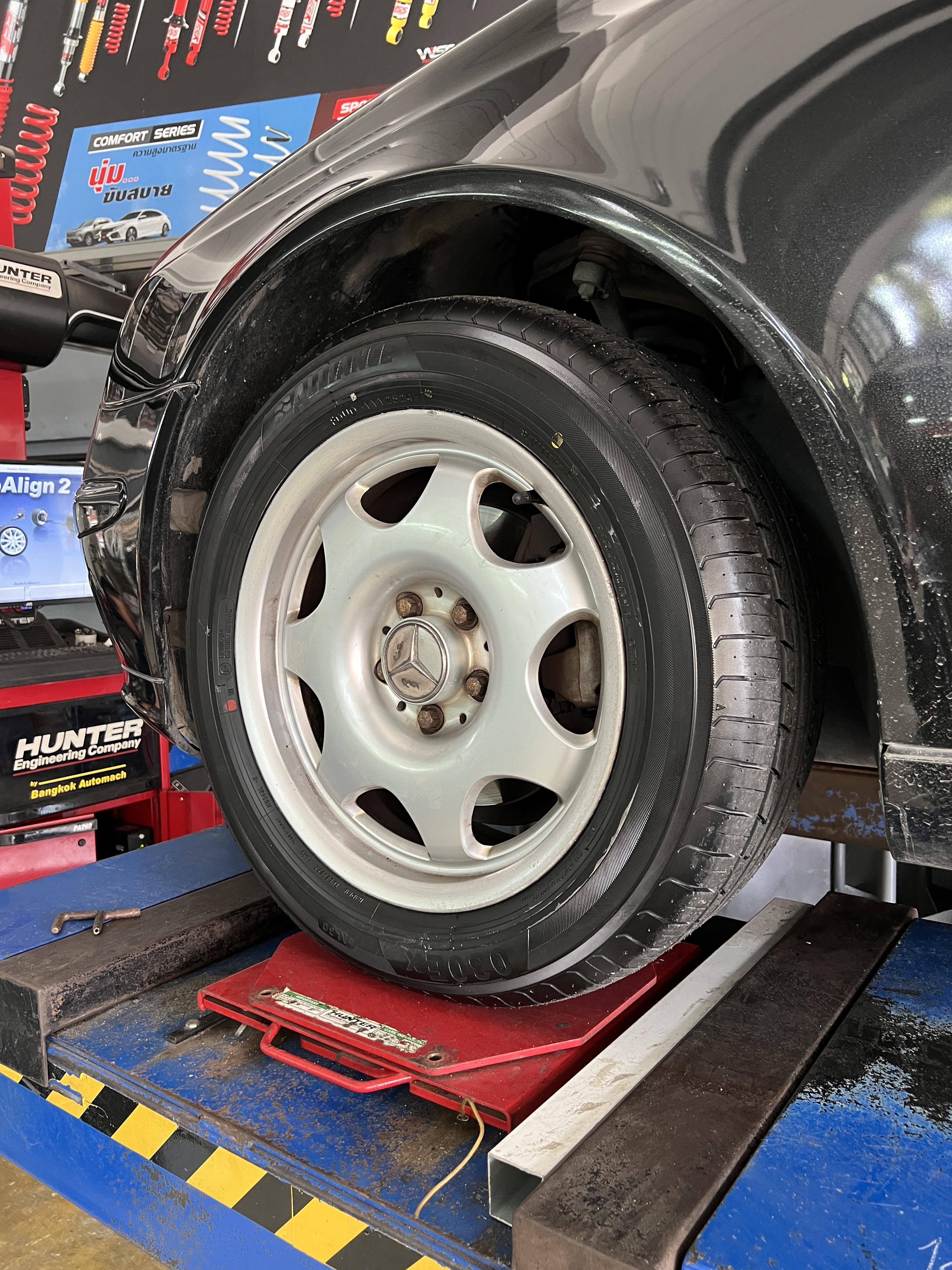 MERCEDES BENZ เปลี่ยนยางรถยนต์ [+] ALLIANCE AL30 215/55R16 *นัดหมายก่อนเข้ารับบริการ เพื่อความรวดเร็วครับ 𝙊𝙪𝙧 𝙎𝙚𝙧𝙫𝙞𝙘𝙚 บริการทางร้านเรารับทำอะไรบ้าง 🔧 มียางรถยนต์ทุกยี่ห้อให้เลือกซื้อ 🔧 โช้คอัพ สปริง 🔧 เช็คช่วงล่าง แก้ปัญหาให้ตรงจุด 🔧 ติดตั้งยางแบบไร้รอย 100% 🔧 บริการสลับยาง ตามอายุ 🔧 บริการล้างลิ้นปีกผีเสื้อ 🔧 บริการเช็คระยะรถยนต์ 🔧 เปลี่ยนถ่ายของเหลวทั้งระบบ 🔧 ตั้งศูนย์ด้วยเครื่อง HUNTER นำเข้าจาก USA สอบถามข้อมูลเพิ่มเติม หรือนัดหมายเข้ารับบริการ ☎️ : 08-6569-1915 ☎️ : 08-6544-5963 Line id : @88rw Tiktok : https://www.tiktok.com/@88rwycrr Youtube : https://youtube.com/@88rw Facebook : https://www.facebook.com/88rwtire Location : https://goo.gl/maps/HrNUAZXPN94KvxZ98? #รถยนต์มีปัญหาไม่รู้ต้องแก้ตรงไหน ทางเรายินดี ตรวจหาปัญหาและหาวิธีแก้ บอกลูกค้าก่อนลงมือทำเสมอราคาเป็นธรรมไม่เอาเปรียบ สบายใจคุณลูกค้า ร้านยางเจริญรุ่งเรือง ยินดีต้อนรับครับ
