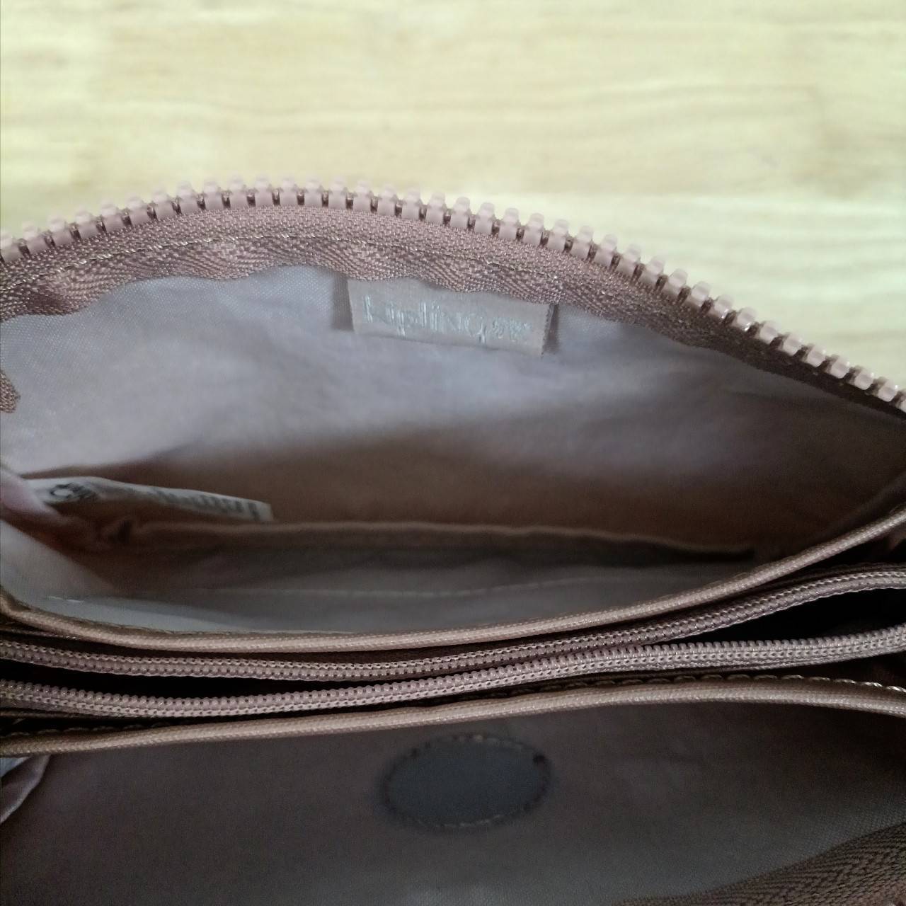 กระเป๋าคล้องมือ Kipling Creativity Large Pouch คิปลิ้ง