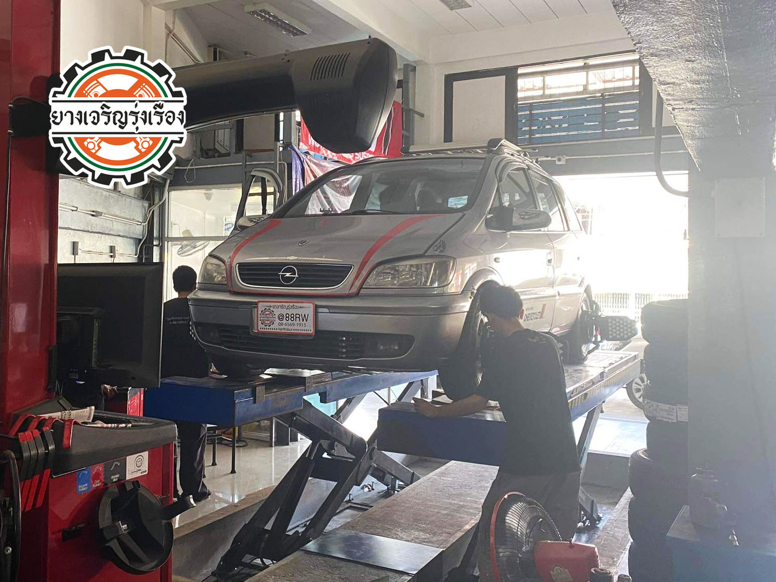 Chevrolet Zafira เข้ารับบริการเปลี่ยนโช๊คอัพ เคยเอาโช๊คอัพเดิมไปอัดน้ำมันซ่อมทำ ใช้งานไม่ไหวแข็งเกินไป วันนี้นัดหมายเข้ารับบริการเปลี่ยนโช๊คอัพใหม่ พร้อมติดตั้งครบ จบ [+] SACHS คู่หน้า พร้อมบริการติดตั้ง [+] พร้อมบริการติดตั้ง + Set up ให้เหมาะกับยาง [+] ขับสนุกด้วยบริการ ตั้งศูนย์ละเอียดให้เหมาะกับการใช้งานและลักษณะของช่วงล่าง --------------------------------- โทร : 08-6544-5963 บุ๊ก และทีมงาน ยินดีต้อนรับครับ 𝙊𝙪𝙧 𝙎𝙚𝙧𝙫𝙞𝙘𝙚 บริการทางร้าน เรารับทำอะไรบ้าง 🔧 ติดตั้งยางแบบไร้รอย 100% 🔧 บริการสลับยาง ตามอายุ 🔧 มียางรถยนต์ทุกยี่ห้อให้เลือกซื้อ 🔧 เช็คช่วงล่าง แก้ปัญหาให้ตรงจุด 🔧 บริการล้างลิ้นปีกผีเสื้อ 🔧 บริการเช็คระยะรถยนต์ 🔧 เปลี่ยนถ่ายของเหลวทั้งระบบ 🔧 ตั้งศูนย์ด้วยเครื่อง HUNTER นำเข้าจาก USA สอบถามข้อมูลเพิ่มเติม หรือนัดหมายเข้ารับบริการ Tel : 08-6569-1915 Tel : 08-6544-5963 Line id : @88rw Tiktok : https://www.tiktok.com/@88rwycrr Youtube : https://youtube.com/@88rw Facebook : https://www.facebook.com/otaninon Location : https://goo.gl/maps/HrNUAZXPN94KvxZ98?coh=178573&entry=tt #รถยนต์มีปัญหาไม่รู้ต้องแก้ตรงไหน ทางเรายินดี ตรวจหาปัญหาและหาวิธีแก้ บอกลูกค้าก่อนลงมือทำเสมอราคาเป็นธรรมไม่เอาเปรียบ สบายใจคุณลูกค้า ---------------------------------- ดูแลให้คำปรึกษาทุกปัญหาคาใจ ไม่ทิ้งลูกค้า มีบริการหลังการขาย 【ให้ผู้เชี่ยวชาญของเรา ดูแลรถคุณ】 ร้านยางเจริญรุ่งเรือง ยินดีต้อนรับครับ ---------------------------------- #โช๊คอัพรถยนต์ #monroe #yss #kayaba #profender #ร้านยางเจริญรุ่งเรือง #นนทบุรี #งามวงศ์วาน #amsfix #บริการช่วงล่างรถยนต์ #ซ่อมบำรุงช่วงล่าง #เซทอัพโช๊คอัพรถยนต์