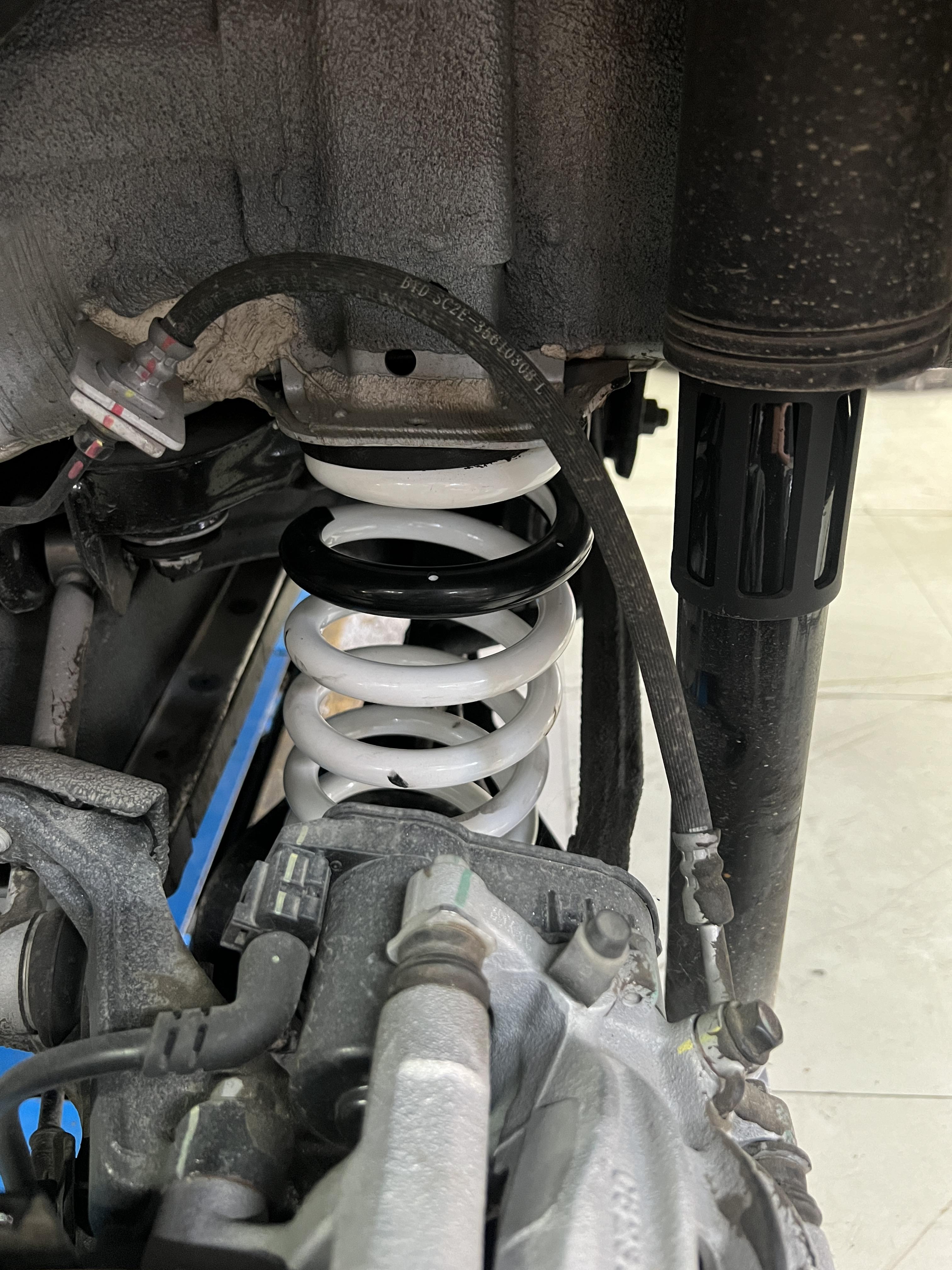BYD ATTO3 อัพเกรดช่วงล่างให้หนึบ นุ่ม ลดอาการยวยส่าย [+] YSS SPRING COMFORT พร้อมบริการติดตั้ง ตั้งศูนย์ ครบครับ 𝙊𝙪𝙧 𝙎𝙚𝙧𝙫𝙞𝙘𝙚 บริการทางร้านเรารับทำอะไรบ้าง 🔧 มียางรถยนต์ทุกยี่ห้อให้เลือกซื้อ 🔧 โช้คอัพ สปริง 🔧 เช็คช่วงล่าง แก้ปัญหาให้ตรงจุด 🔧 ติดตั้งยางแบบไร้รอย 100% 🔧 บริการสลับยาง ตามอายุ 🔧 บริการล้างลิ้นปีกผีเสื้อ 🔧 บริการเช็คระยะรถยนต์ 🔧 เปลี่ยนถ่ายของเหลวทั้งระบบ 🔧 ตั้งศูนย์ด้วยเครื่อง HUNTER นำเข้าจาก USA สอบถามข้อมูลเพิ่มเติม หรือนัดหมายเข้ารับบริการ ☎️ : 08-6569-1915 ☎️ : 08-6544-5963 Line id : @88rw Tiktok : https://www.tiktok.com/@88rwycrr Youtube : https://youtube.com/@88rw Facebook : https://www.facebook.com/88rwtire Location : https://goo.gl/maps/HrNUAZXPN94KvxZ98?coh=178573&entry=tt #รถยนต์มีปัญหาไม่รู้ต้องแก้ตรงไหน ทางเรายินดี ตรวจหาปัญหาและหาวิธีแก้ บอกลูกค้าก่อนลงมือทำเสมอราคาเป็นธรรมไม่เอาเปรียบ สบายใจคุณลูกค้า ร้านยางเจริญรุ่งเรือง ยินดีต้อนรับครับ