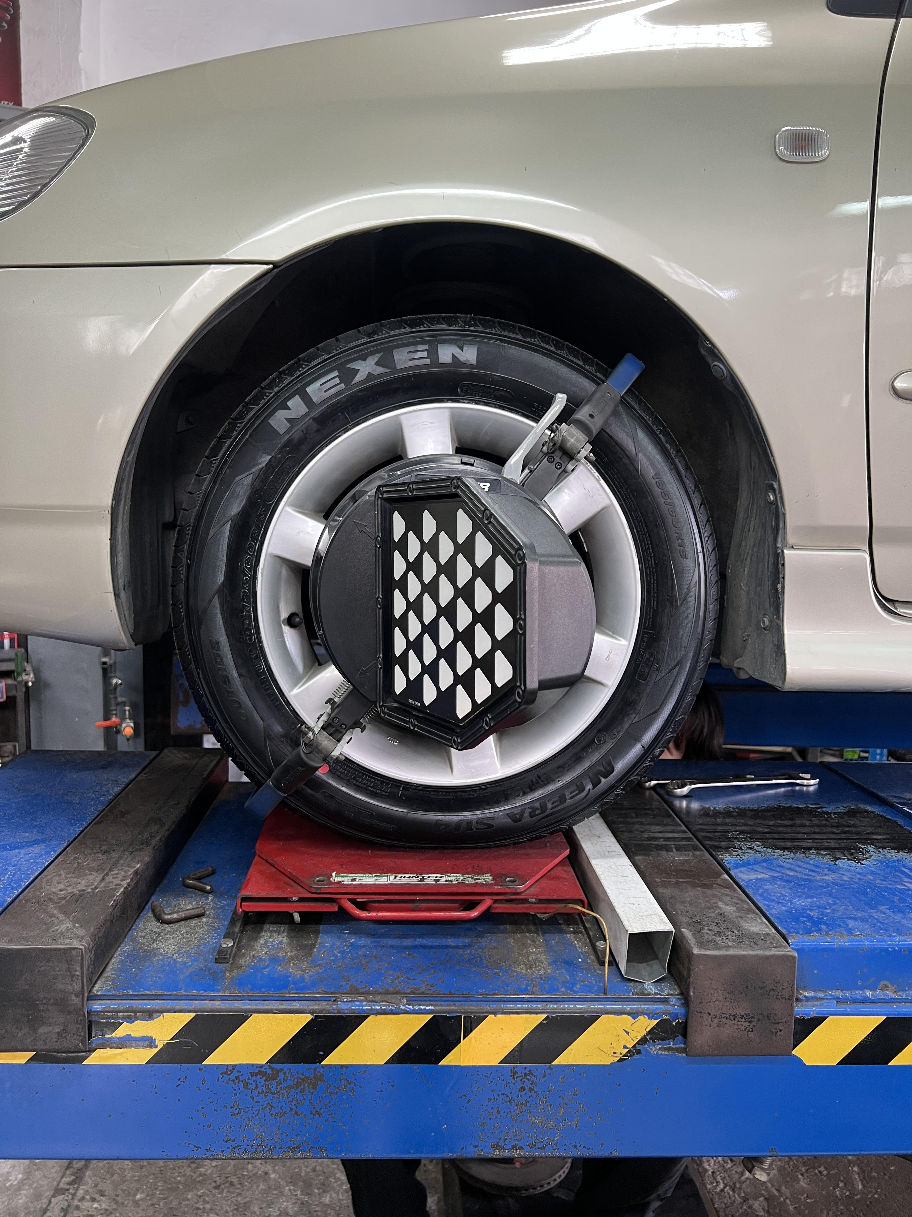 TOYOTA ALTIS เข้ารับบริการเปลี่ยนยางรถยนต์ [+] NEXEN SU4 195/60R15 #ถ่ายให้เป๊ะแชร์ให้ปังกับยางNexen #เส้นต่อไปใช้เน็กเซ็น #nexentirethailand #nexentire #ยางรถยนต์ *เฉาพาะ NEXEN Pirelli ประกันยาง 1 ปี หรือ 25,000 กม. บาด บวม เบียด แตก ระเบิด เปลี่ยนเส้นใหม่ ครับ *เพื่อความรวดเร็วนัดหมายก่อนเข้ารับบริการครับ 𝙊𝙪𝙧 𝙎𝙚𝙧𝙫𝙞𝙘𝙚 บริการทางร้านเรารับทำอะไรบ้าง 👉มียางรถยนต์ทุกยี่ห้อให้เลือกซื้อ 👉โช้คอัพ สปริง 👉เช็คช่วงล่าง แก้ปัญหาให้ตรงจุด 👉ติดตั้งยางแบบไร้รอย 100% 👉บริการสลับยาง ตามอายุ 👉บริการล้างลิ้นปีกผีเสื้อ 👉บริการเช็คระยะรถยนต์ 👉เปลี่ยนถ่ายของเหลวทั้งระบบ 👉ตั้งศูนย์ด้วยเครื่อง HUNTER นำเข้าจาก USA สอบถามข้อมูลเพิ่มเติม หรือนัดหมายเข้ารับบริการ ☎️ : 08-6569-1915 ☎️ : 08-6544-5963 Line id : @88rw Facebook : https://www.facebook.com/88rwtire Location : https://goo.gl/maps/HrNUAZXPN94KvxZ98? #รถยนต์มีปัญหาไม่รู้ต้องแก้ตรงไหน ทางเรายินดี ตรวจหาปัญหาและหาวิธีแก้ บอกลูกค้าก่อนลงมือทำเสมอราคาเป็นธรรม #nexentires