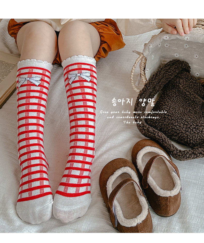 ถุงเท้ายาว ถุงเท้าแฟชั่นเกาหลี ลายสีแดงขาว น่ารัก