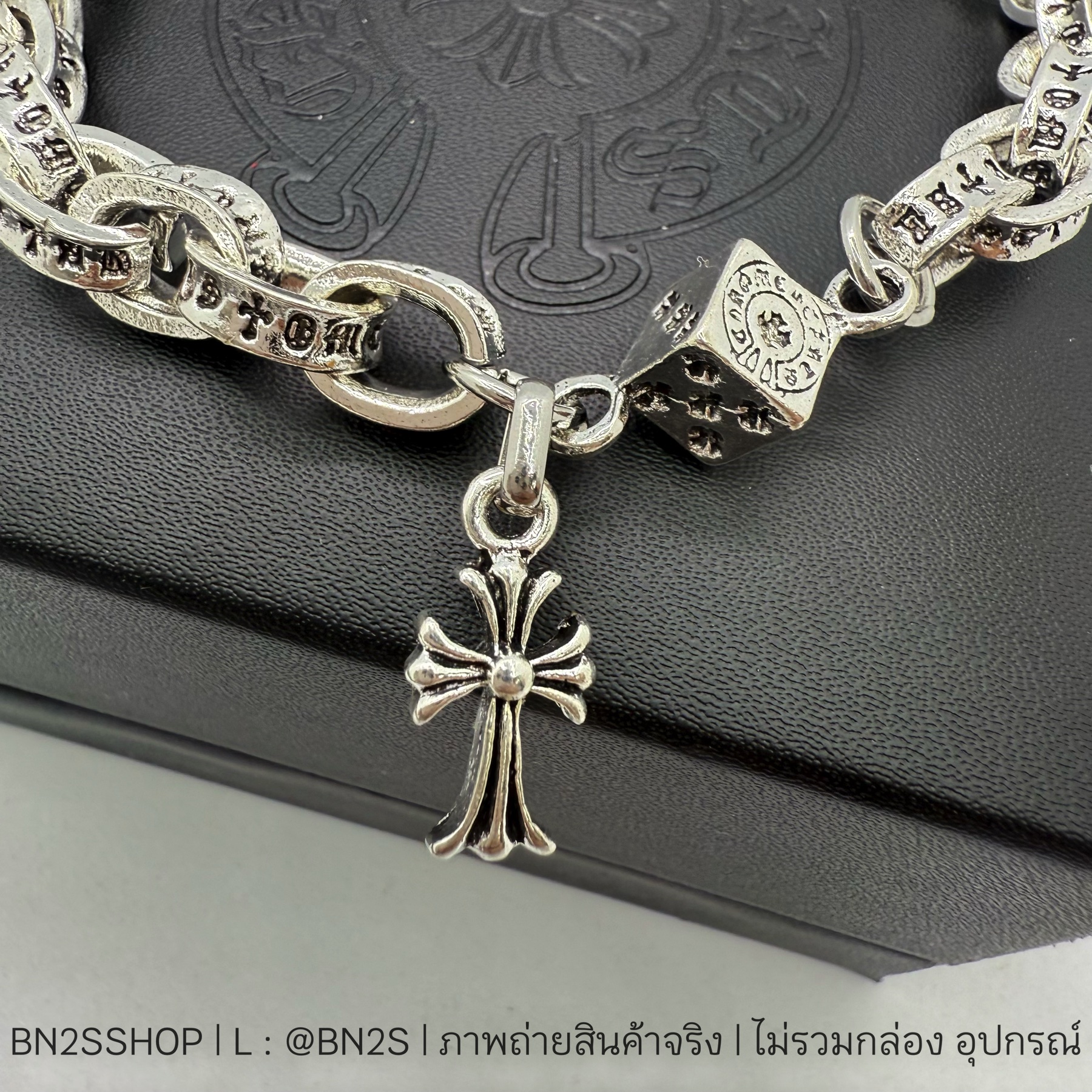 สร้อยข้อมือผู้ชายโครมฮาร์ท ห้อยจี้กางเขน รุ่น Chrome Heart Paperchain Bracelet with babyface