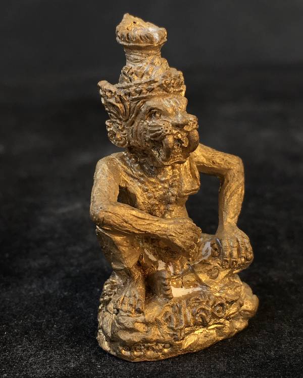 ปู่เสือ พ่อปู่เสือ ฤาษีปู่เสือ ปู่เสือแสนเฮง หลวงปู่แสน ปสนฺโน วัดบ้านหนองจิก จ.ศรีสะเกษ รุ่นปู่เสือแสนเฮง เนื้อทองลำอู่ หมายเลข ๑๕๔๐