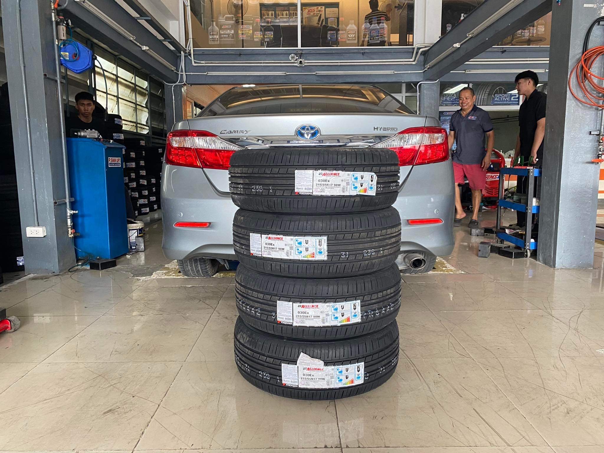 TOYOTA CAMRY Hybrid เข้ารับบริการเปลี่ยนยางรถยนต์เลือกยางนุ่มนวล ผลิตญี่ปุ่น สำหรับการใช้งานประจำวัน ยางญี่ปุ่นเป็นยางรถยนต์ที่ได้ชื่อว่าผลิตได้เรียบร้อย เนียบ และคุ้มค่ากับการใช้งาน รวมถึงความปลอดภัยสูง สำหรับลูกค้าที่สนใจเข้ารับบริการเปลี่ยนยางรถยนต์ สามารถสอบถามยางตัวนี้เข้ามาทางร้านได้ครับ [+] ALLIANCE AL30ex Made in Japan by YOKOHAMA [+] ขนาด 215/55R17 โปรโมชั่นราคาพิเศษ ติดต่อสอบถามเพิ่มเติม โทร : 08-6569-1915 บุ๊ก และทีมงาน ยินดีต้อนรับครับ 𝙊𝙪𝙧 𝙎𝙚𝙧𝙫𝙞𝙘𝙚 บริการทางร้าน เรารับทำอะไรบ้าง 🔧 ติดตั้งยางแบบไร้รอย 100% 🔧 บริการสลับยาง ตามอายุ 🔧 มียางรถยนต์ทุกยี่ห้อให้เลือกซื้อ 🔧 เช็คช่วงล่าง แก้ปัญหาให้ตรงจุด 🔧 บริการล้างลิ้นปีกผีเสื้อ 🔧 บริการเช็คระยะรถยนต์ 🔧 เปลี่ยนถ่ายของเหลวทั้งระบบ 🔧 ตั้งศูนย์ด้วยเครื่อง HUNTER นำเข้าจาก USA สอบถามข้อมูลเพิ่มเติม หรือนัดหมายเข้ารับบริการ Tel : 08-6569-1915 Tel : 08-6544-5963 Line id : @88rw Tiktok : https://www.tiktok.com/@88rwycrr Youtube : https://youtube.com/@88rw Facebook : https://www.facebook.com/otaninon Location : https://goo.gl/maps/HrNUAZXPN94KvxZ98?coh=178573&entry=tt #รถยนต์มีปัญหาไม่รู้ต้องแก้ตรงไหน ทางเรายินดี ตรวจหาปัญหาและหาวิธีแก้ บอกลูกค้าก่อนลงมือทำเสมอราคาเป็นธรรมไม่เอาเปรียบ สบายใจคุณลูกค้า ---------------------------------- ดูแลให้คำปรึกษาทุกปัญหาคาใจ ไม่ทิ้งลูกค้า มีบริการหลังการขาย 【ให้ผู้เชี่ยวชาญของเรา ดูแลรถคุณ】 ร้านยางเจริญรุ่งเรือง ยินดีต้อนรับครับ #ยางรถยนต์ #yokohama #alliance #al30ex #madeinjapan